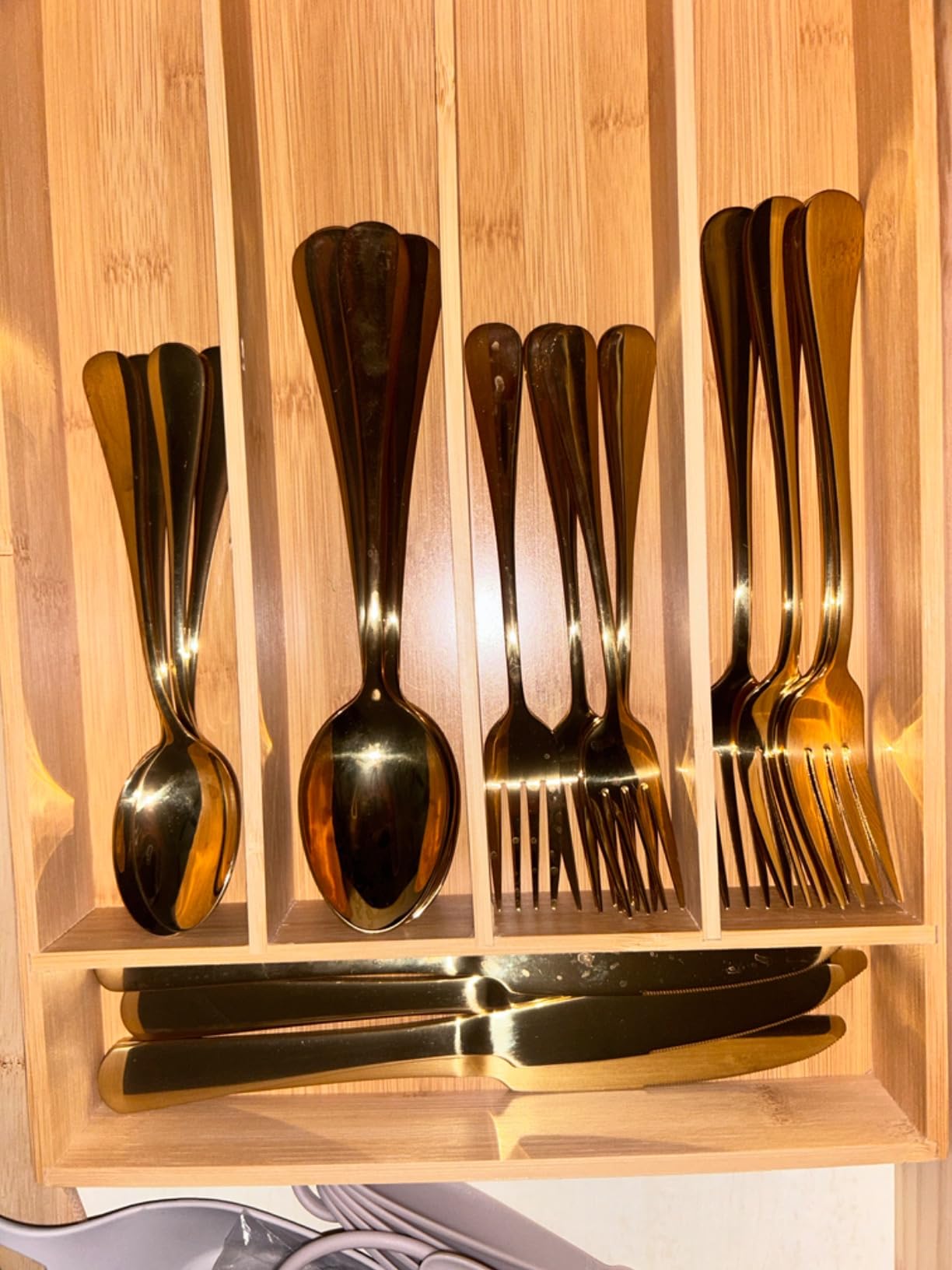 Aisoso Gold Silverware Set, 20-Piece Flatware Set Stainless Steel Cutlery Kitchen Utensil Set Tableware Service for 4 customer photo 1