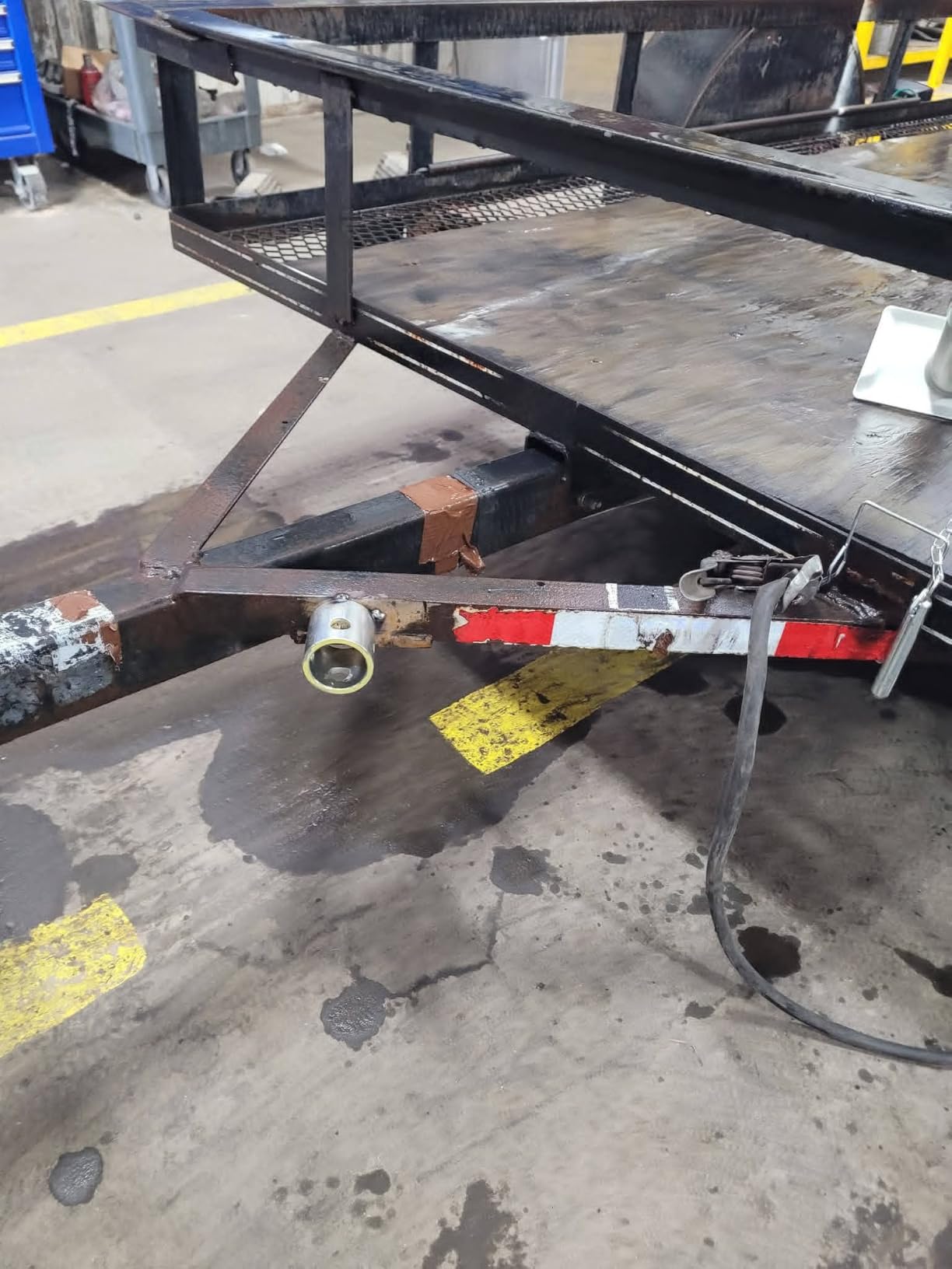 Big RED 2000 LBs Capacity Weld on Pipe Mount Swivel Trailer Jack, ATR39003R customer photo 1