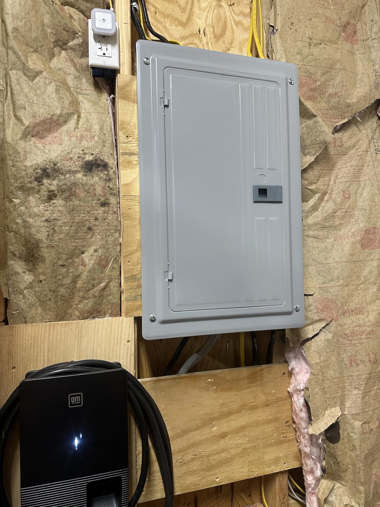 SN Series 125 Amp 24-Space 48-Circuit Main Lug Plug-on Neutral Load Center Indoor customer photo 1