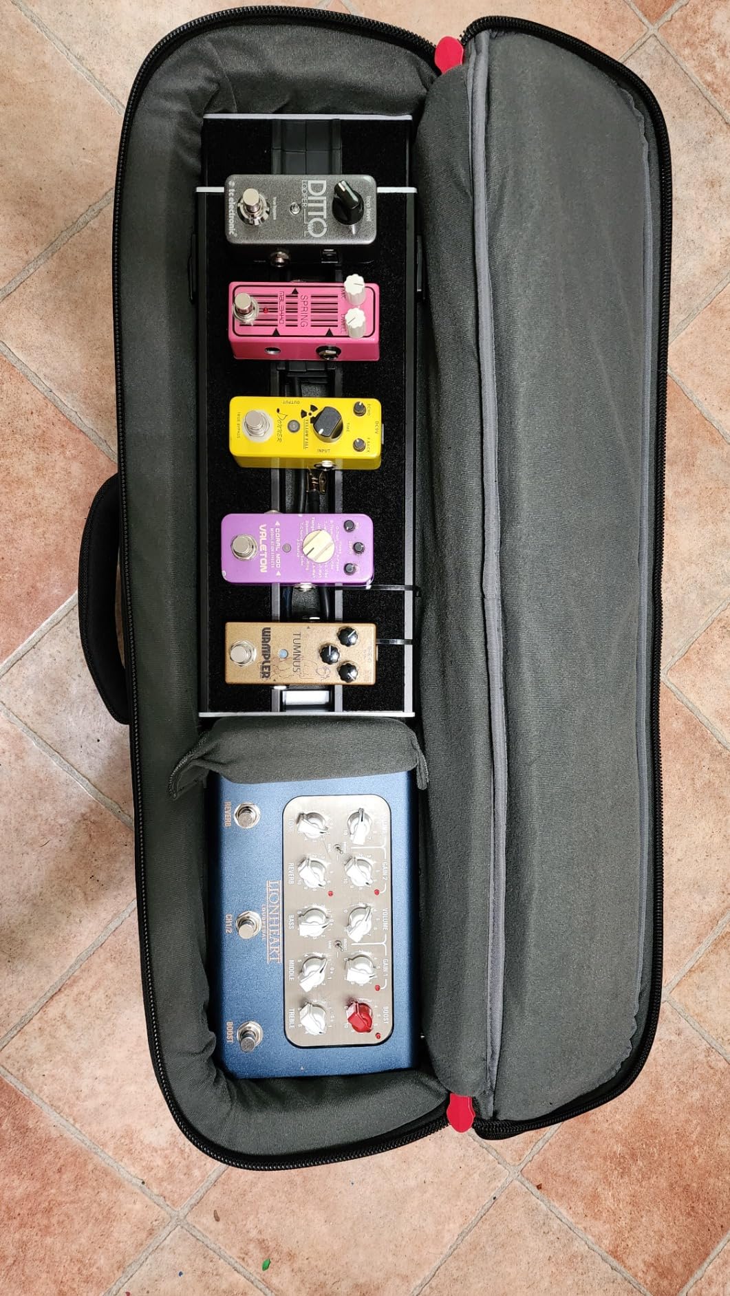 D'Addario XPND Guitar Pedal Board Case - Backline Pedalboard Transporter - Pedal Board Carry Case for XPND 2 or Two Row Pedal Boards - Padded Carry Strap and Dividers customer photo 1