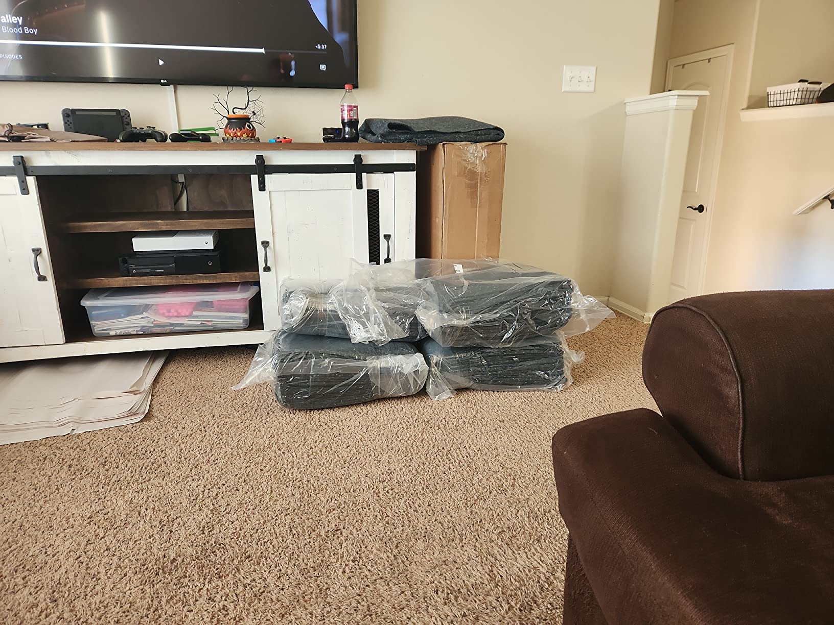 Uboxes Moving Blankets - Textile Skins 54x72 Pads 1.66lbs Each (Textile - Pack of 24), Gray customer photo 1