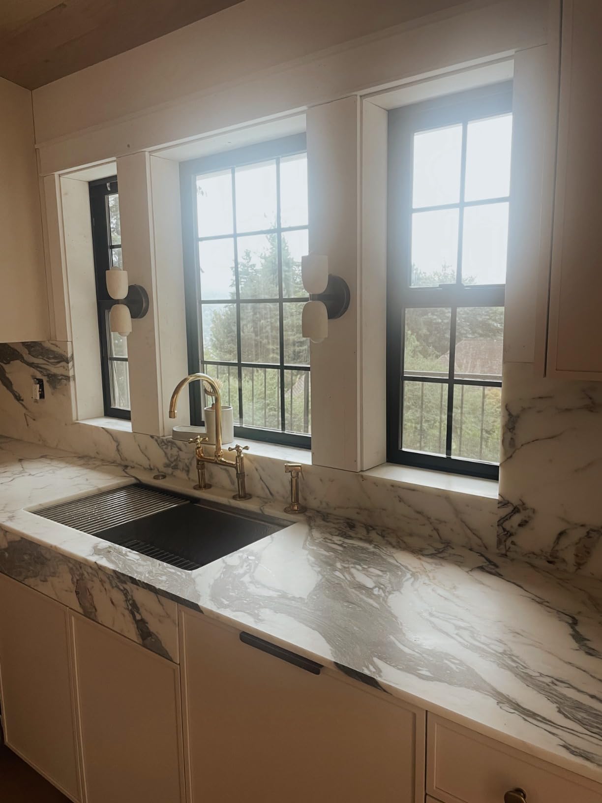 Ruvati 33-in 16-Gauge Offset-Drain Undermount Workstation Sink - RVH8591 customer photo 1