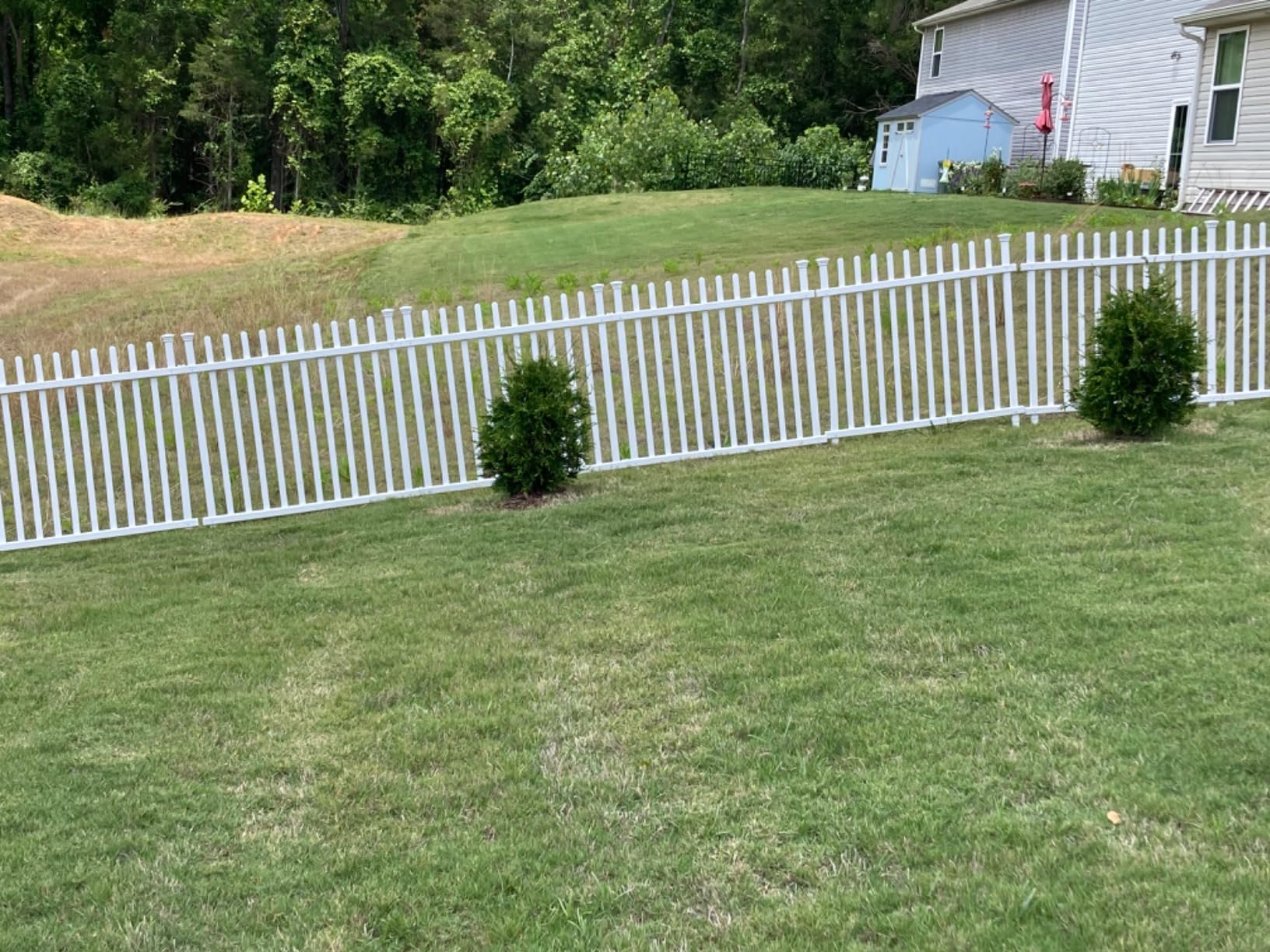 Zippity Burbank Picket Fence Panels, White Vinyl DIY No Dig Kit | 41inH x 44inW, 2 Panels, Temporary Barrier for Backyard, ZP19057 customer photo 1