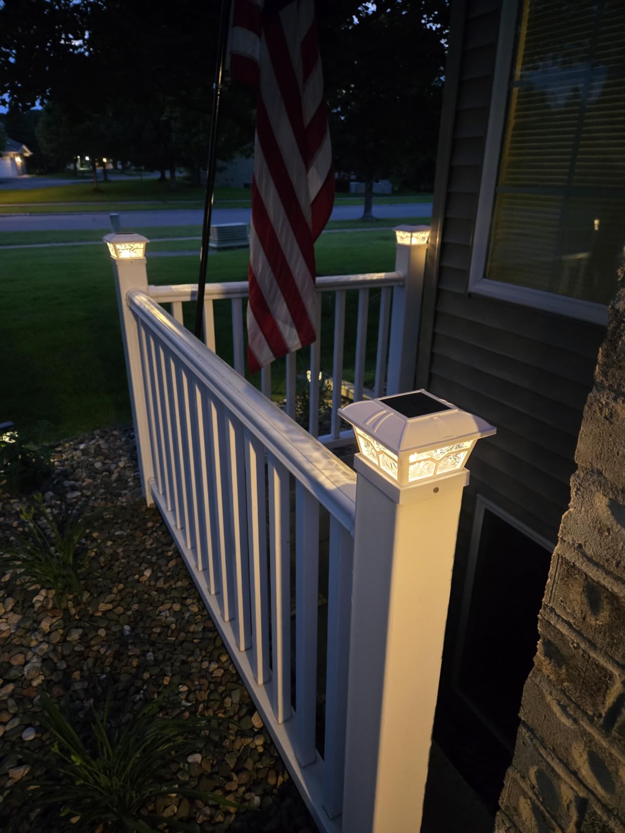 SIEDiNLAR Solar Post Cap Lights Outdoor 2 Color Modes 8 LEDs for 4x4 5x5 6x6 Posts Fence Deck Patio Decoration Warm & Cool White Lighting (4 Pack) customer photo 1