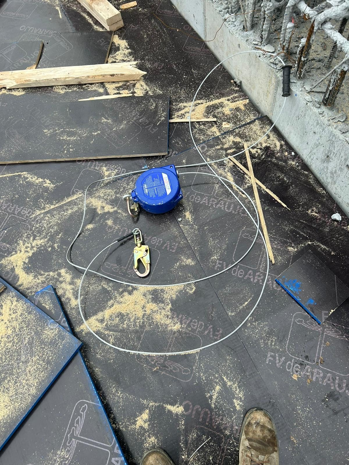 SRD 30 FT. Self Retracting Lifeline I ANSI Z359.14-2021 Class 1 I SRL Device Swivel Top Galvanized Cable w/Small Steel Snap Hook I Fall Arrest Safety Yoyo customer photo 1