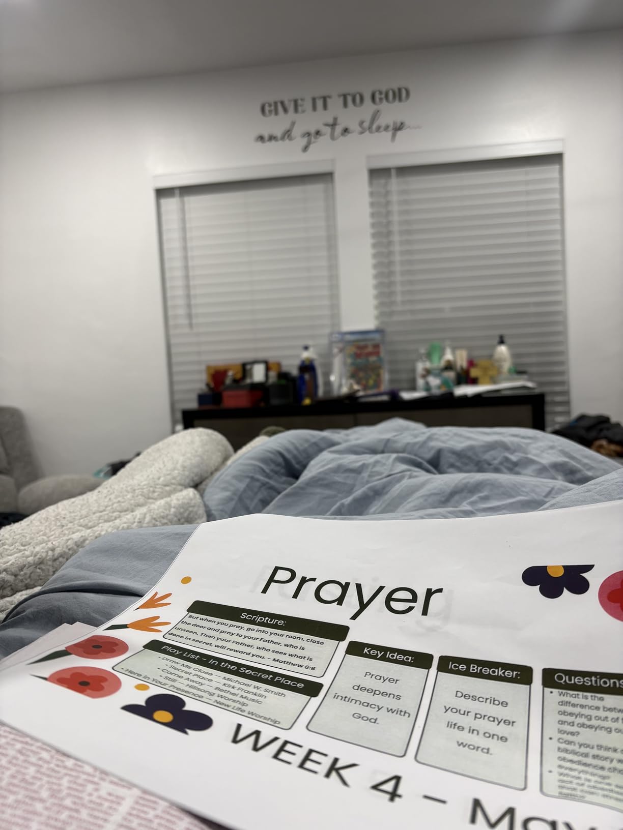SUPERDANT Wall Decals Give It to God Quotes Wall Stickers Vinyl Art Decor Stickers DIY Saying Vinyl Art Decal Sticker Home Decoration for Living Room Bedroom Kitchen School Dormitory Wallpaper Decor customer photo 1