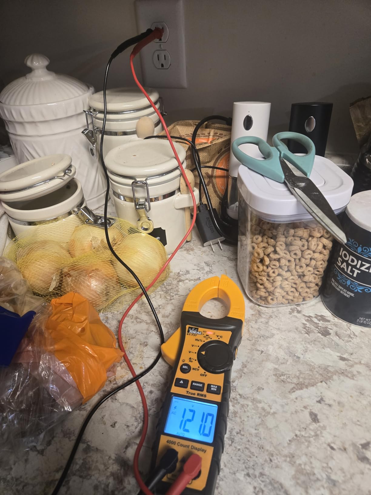 IDEAL INDUSTRIES INC. 61-737 Digital AC Clamp Multi Meter 400 Amp 600-Volt, Red Electrical Clamp Meter, CAT III 600V | 0-400A AC, 0-600V AC/DC, TRMS, NCV, Diode Testing, Backlit Display, Probe Holder customer photo 1