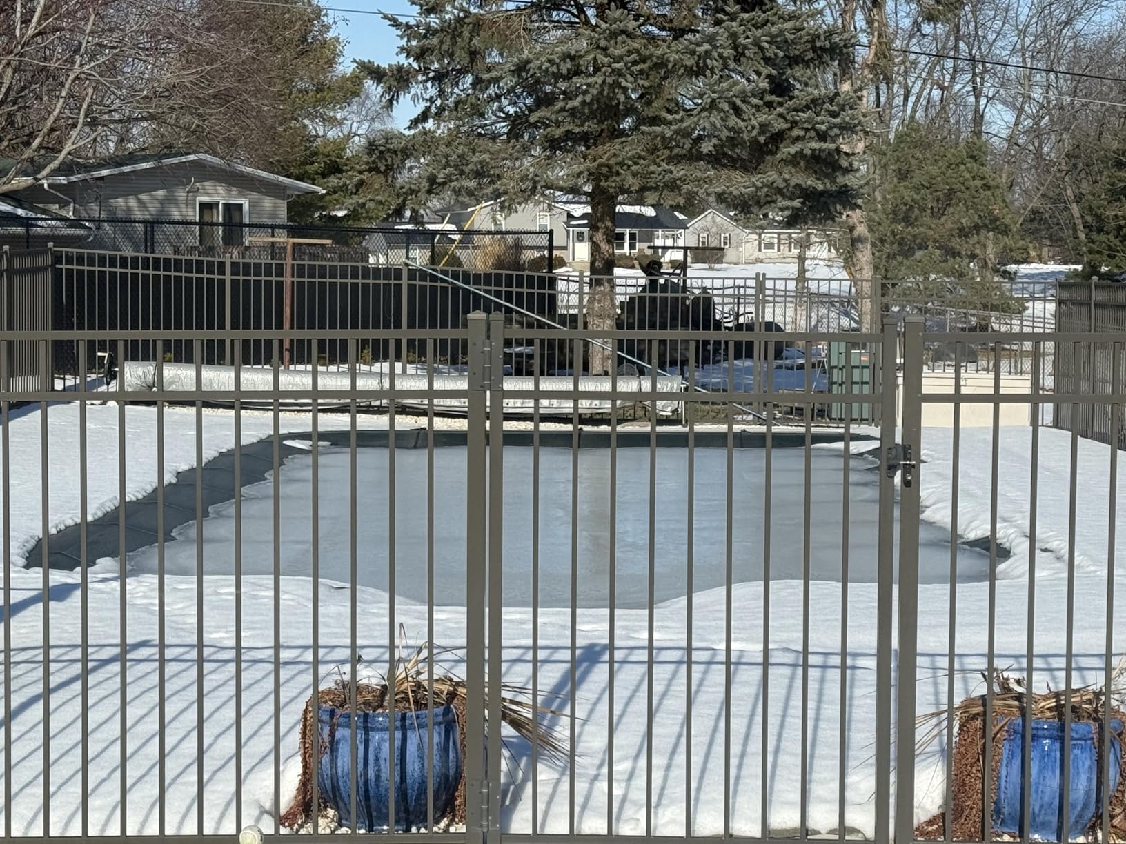 VEVOR Inground Pool Safety Cover, 14 ft x 28 ft Rectangular Winter Pool Cover, Triple Stitched, High Strength Mesh PP Material with Good Rain Permeability, Installation Hardware Included, Green customer photo 1