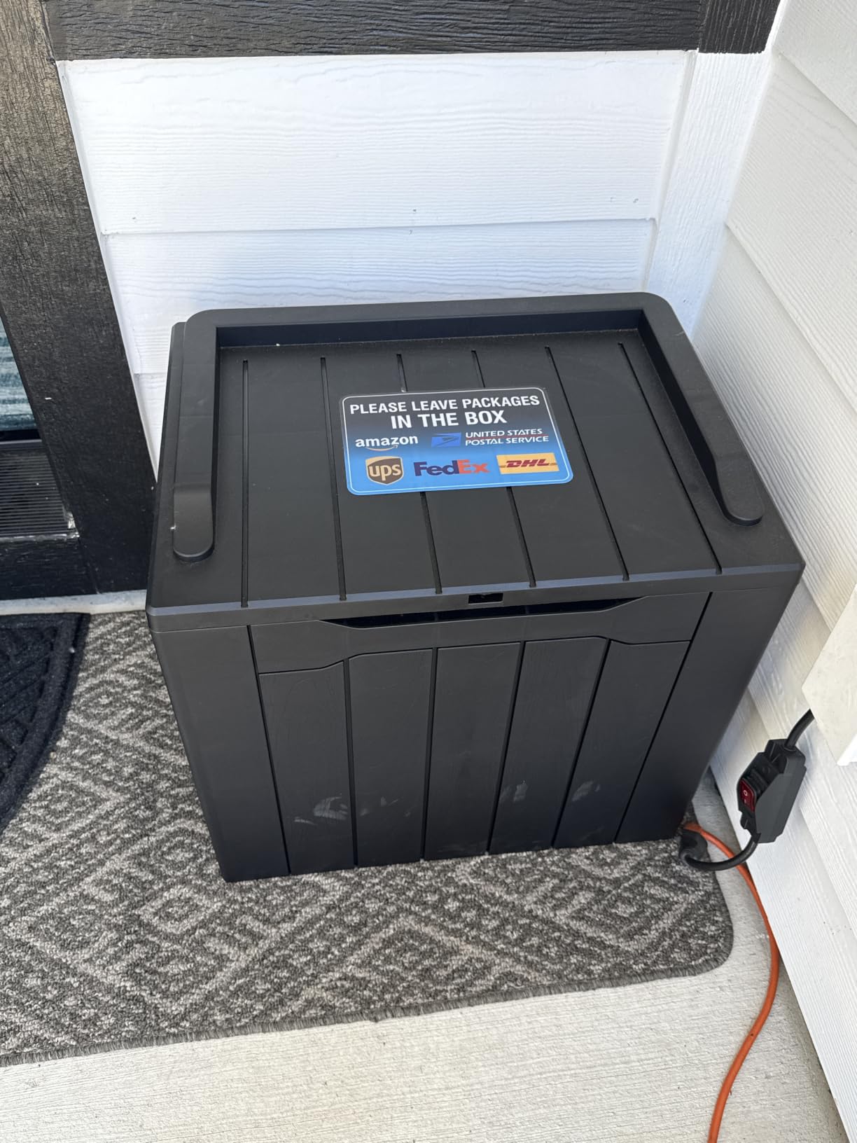 Greesum Outdoor Storage Box 31 Gallon Storage Box with Lid for Patio Furniture, Garden Tools, Pool Supplies, Waterproof and UV Resistant, Lockable, Dark Black customer photo 1
