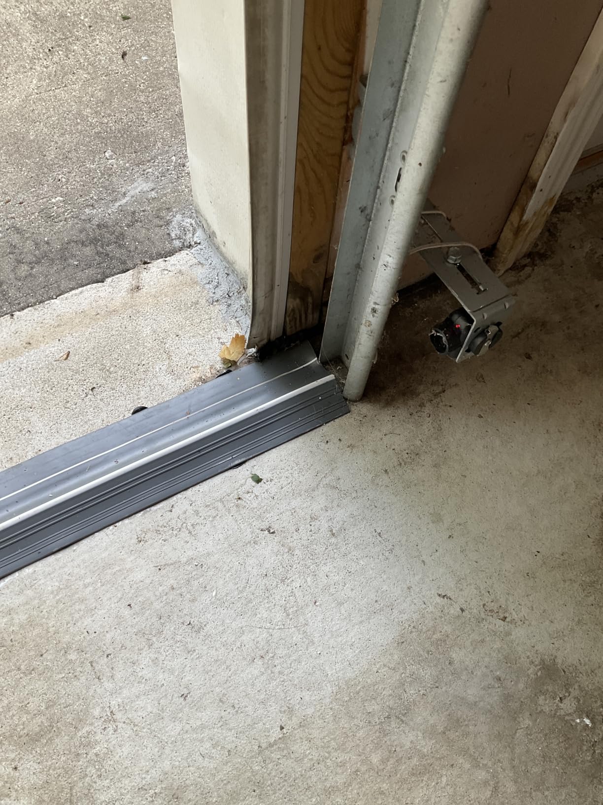 Jin&Bao Universal Garage Door Threshold Seal 20FT Rubber Strip & 2 Adhesive - Waterproof Weather Stripping Replacement customer photo 1