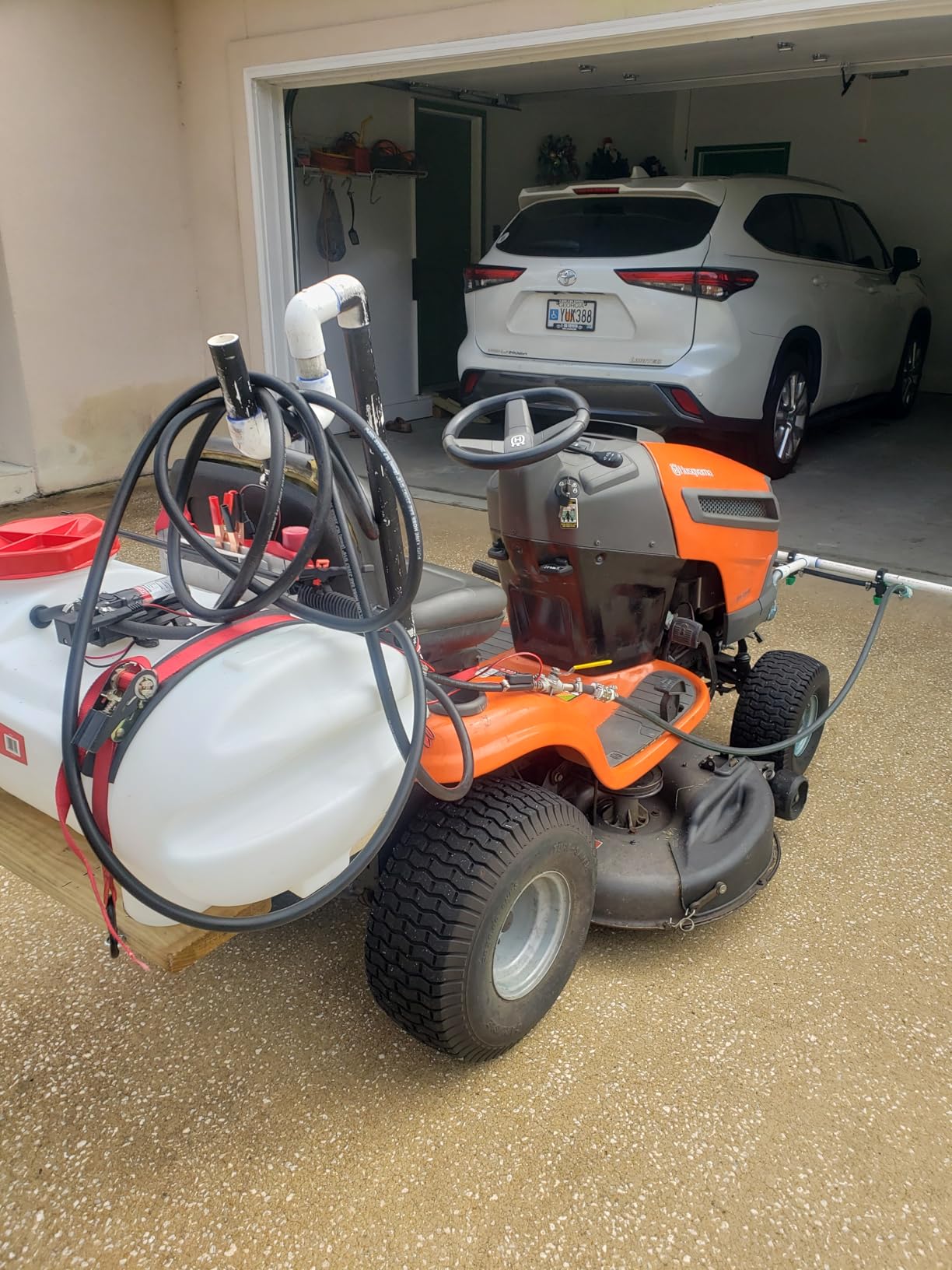 CHAPIN 8-Gallon ATV Spot Sprayer, 12V Pump for Easy Spraying | Chemical-resistant tank; ideal for ATV and UTV spraying, handles weed control, fertilizers and pest controls with 10ft hose customer photo 1