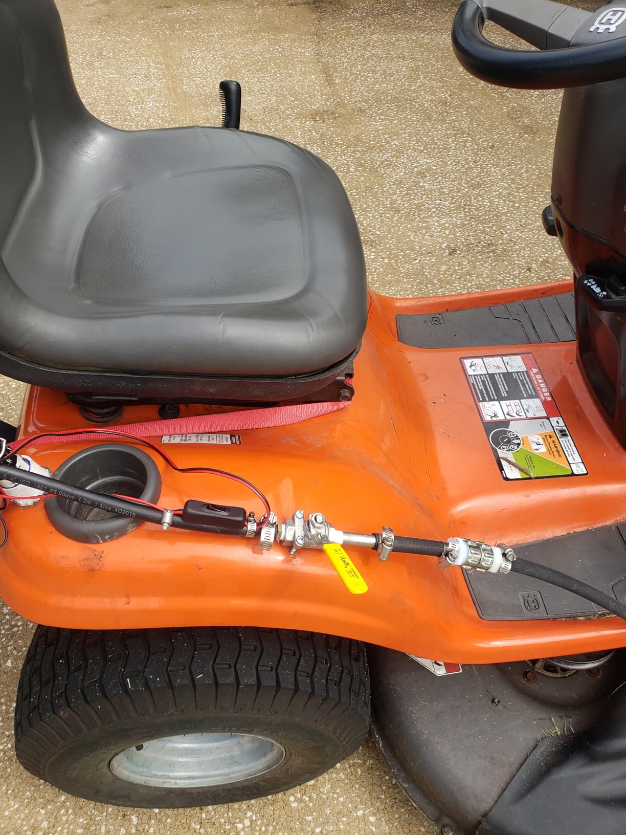 CHAPIN 8-Gallon ATV Spot Sprayer, 12V Pump for Easy Spraying | Chemical-resistant tank; ideal for ATV and UTV spraying, handles weed control, fertilizers and pest controls with 10ft hose customer photo 2