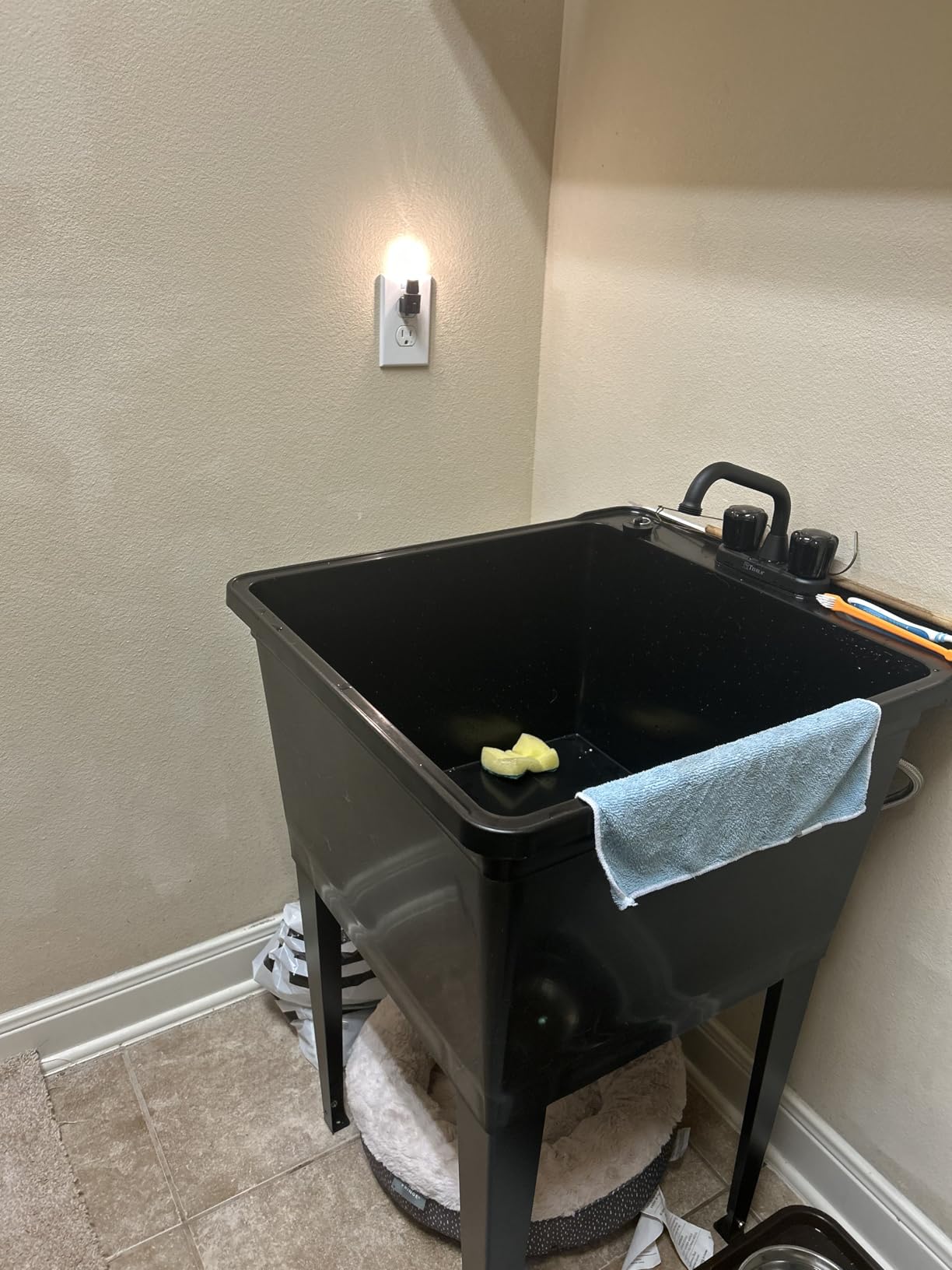 Tehila Basics by JS Jackson Supplies 21-Gallon Grey Freestanding Utility Sink with Black 2-Handle Faucet, Heavy Duty Plastic Laundry Tub with Adjustable Legs customer photo 2