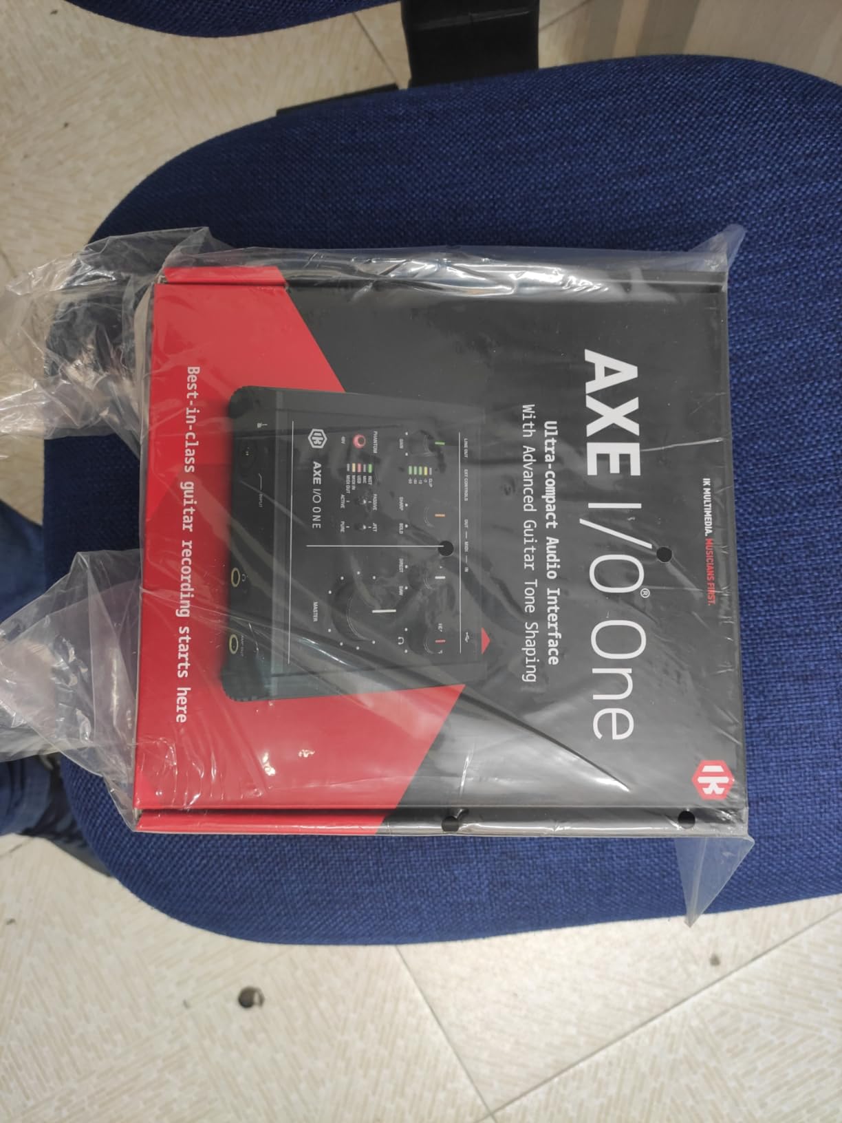 IK Multimedia AXE I/O One - Professional USB Audio Interface with Z-TONE advanced guitar tone shaping, AmpliTube and TONEX software included customer photo 2