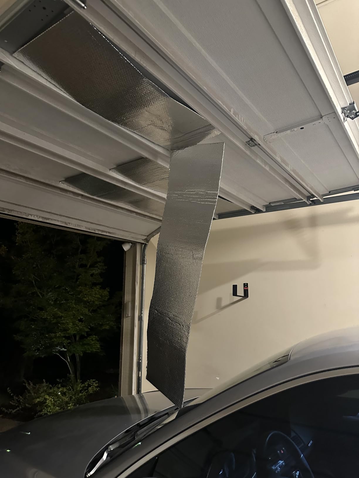 Gerrii 24 Pcs Garage Door Insulation Kit Double Bubble Insulation Panels Reflective Film Aluminum Radiant Barrier Thermal Shield with Adhesive Tape for Garage Greenhouse Attics Walls (24 x 48 Inch) customer photo 2