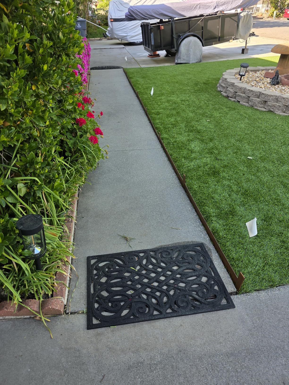 Worth Garden 10-Pack Galvanized Steel Landscape Lawn Edging - 4.5in H Black Powder Coated Bendable Metal Strips - Hammer-in Edging Border w/ 11 Clips - Yard Pathway Divider (33Ft Total) customer photo 1