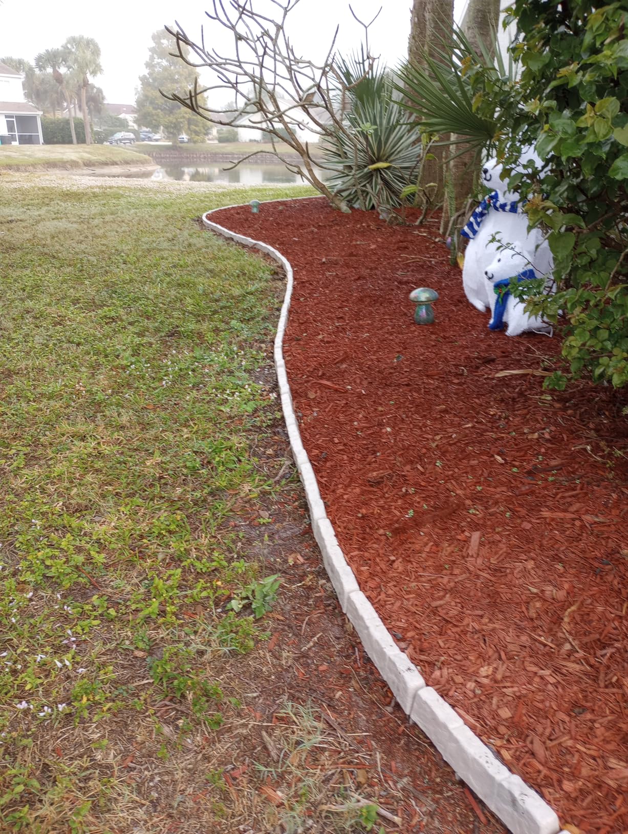 Suncast Interlocking Border Edging - Stone-Like Poly Construction for Garden, Lawn, and Landscape Edging - Water Resistant Border for Containing Trees, Flower Beds and Walkways - Light Taupe-Gray customer photo 1