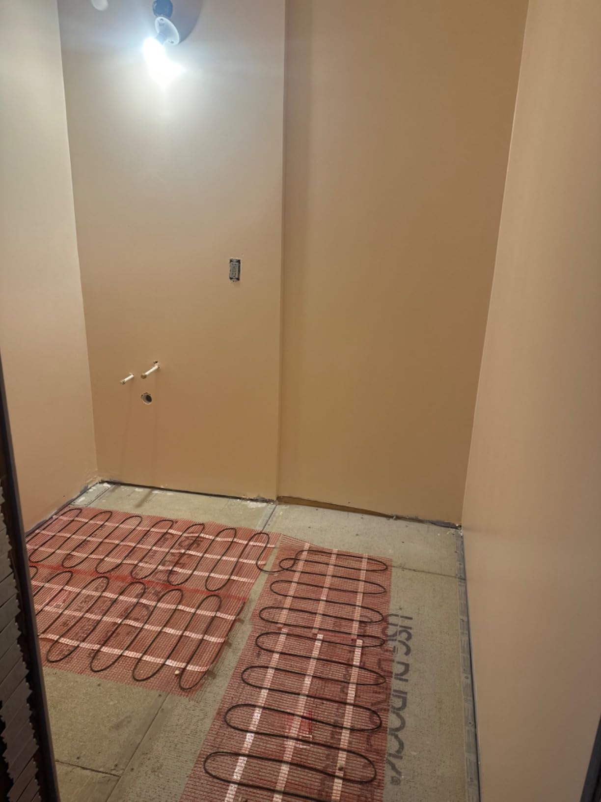 VEVOR Floor Heating Mat, 20 Sq. ft, Electric Radiant in-Floor Heated Warm System with Digital Floor Sensing Thermostat, Includes Installation Monitor, Adhesive Back for Easy Installation on The Floor customer photo 1