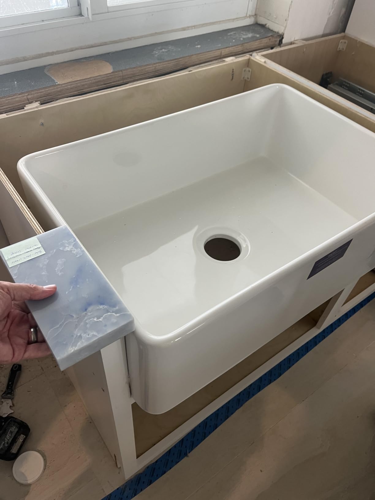 TUKTUK White Farmhouse Sink 30X20 inch Fireclay Farm Sink Apron Undermount Kitchen Sink Single Bowl Extra Wide Large Capacity Drop-in Modern Kitchen Sink with Luxury Bottom Grid & Strainer customer photo 1