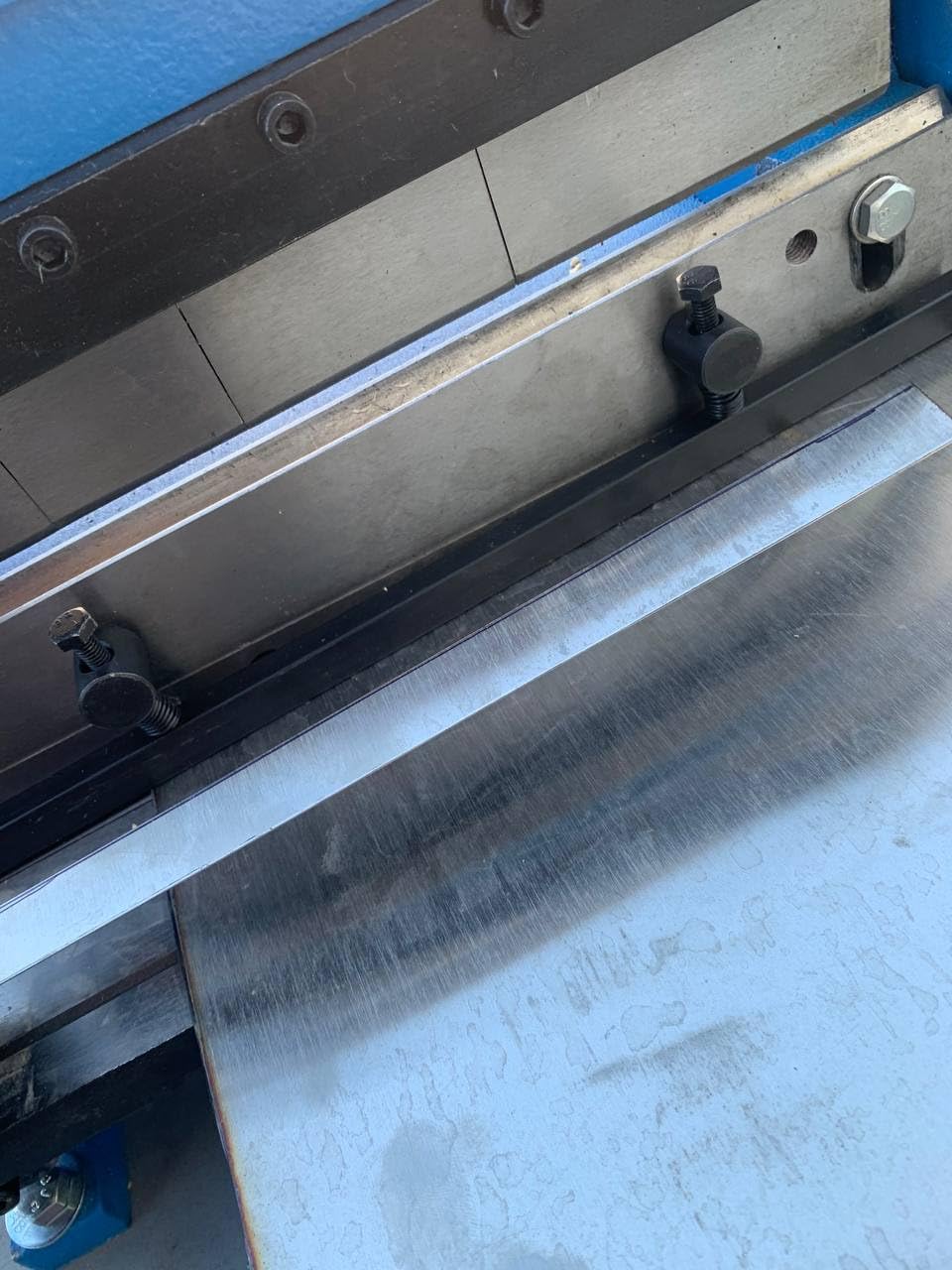 VEVOR Sheet Metal Brake, 12-inch, 3-In-1 Combination Shear Brake Roll Machine, 20-Gauge Capacity Shear Press Brake with 90 degree Max Bending Angle, Shears and Slip Roll Machine for Shear Bending Rolling customer photo 2