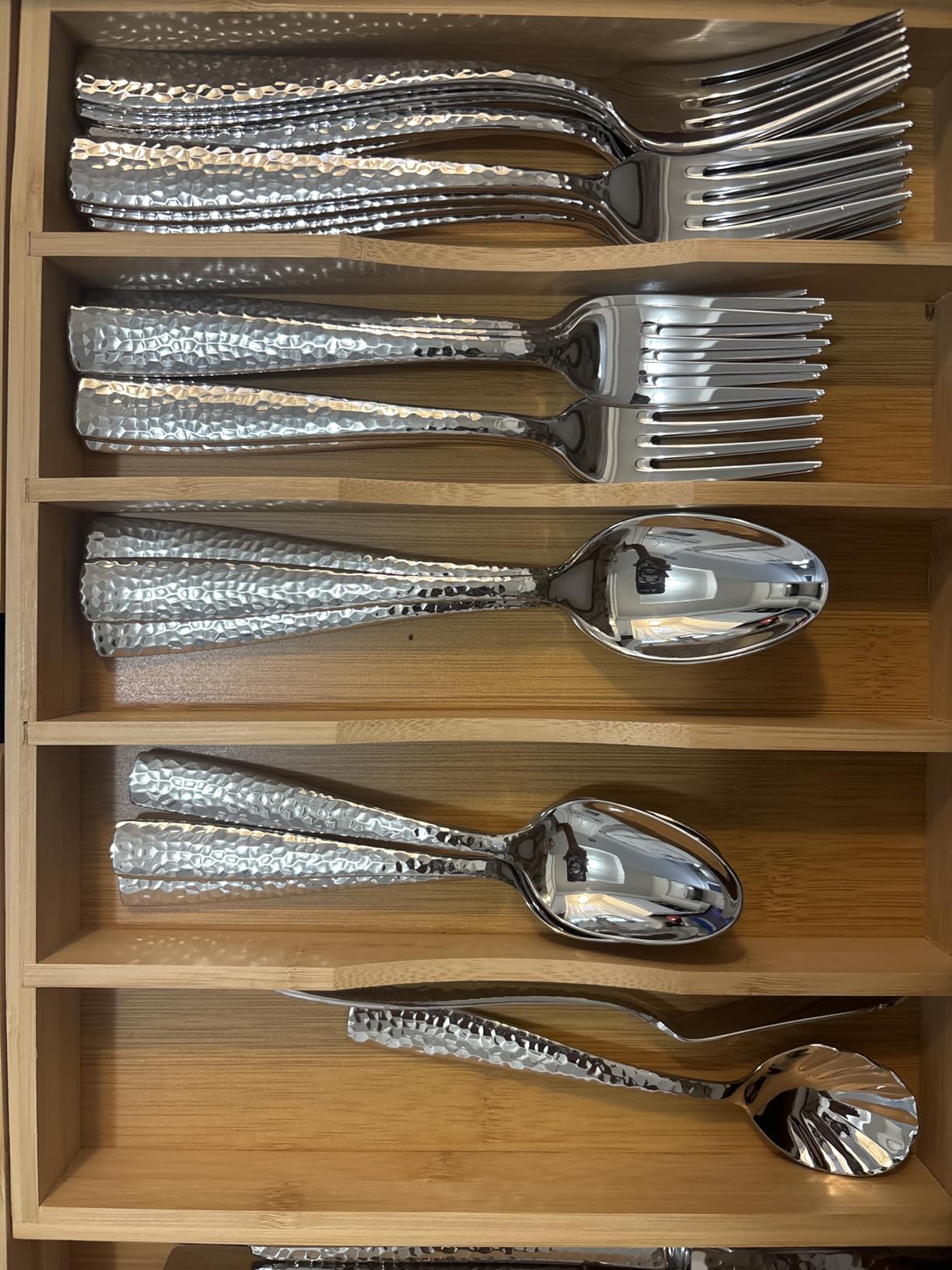 KEAWELL Premium Louis Hammered Silverware Set with Squared Edge, 18/10 Stainless Steel, Service for 4/8/12, Fine Flatware Set, Dishwasher Safe (45) customer photo 1