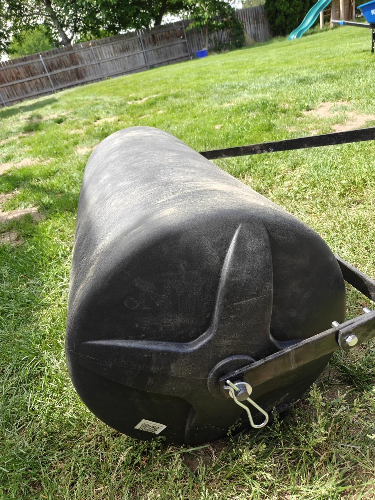 VEVOR Tow Behind Lawn Roller, 400lbs Sand/Water Filled Yard Roller, LLDPE Drum and Steel Frame Sod Roller customer photo 1