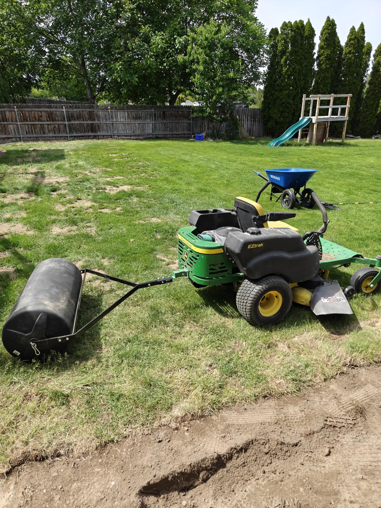 VEVOR Tow Behind Lawn Roller, 400lbs Sand/Water Filled Yard Roller, LLDPE Drum and Steel Frame Sod Roller customer photo 2