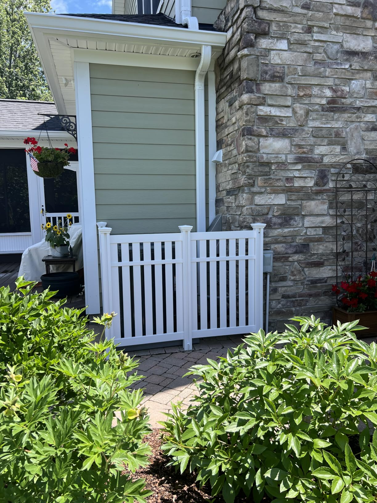 Enclo Hartford Privacy Screen, White Vinyl DIY No Dig Kit | 4ftH x 3.3ftW, 3 Panels, Trash Bin or AC Enclosure, EC18016 customer photo 2