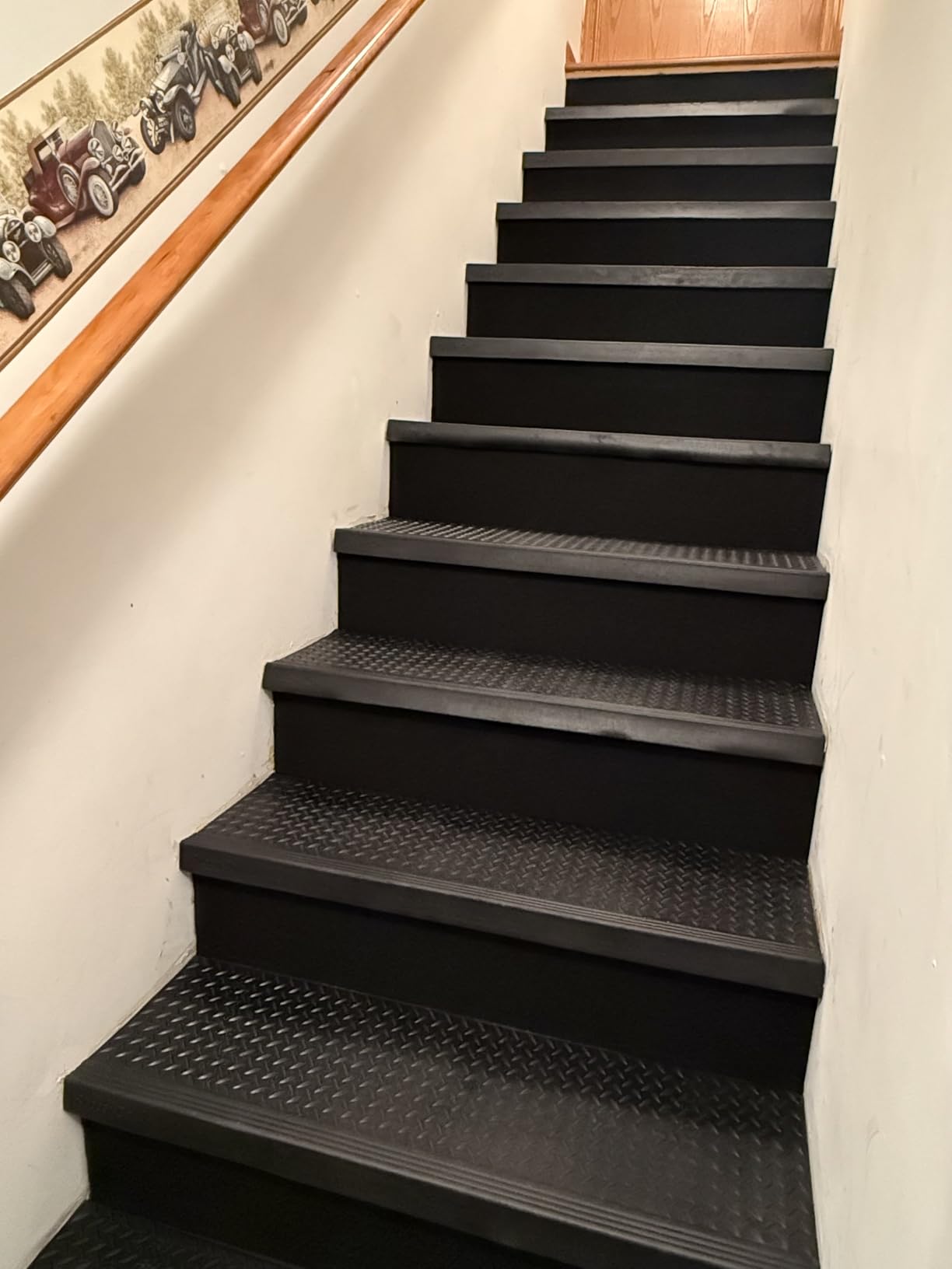 Livelynine Carpet Tiles 32pcs 11.8x11.8 Black Peel and Stick Carpet Squares with Padding Attached Self Adhesive Floor Tiles for Basement Bedroom Stick on Flooring Remnants Sticky Rug Tile Square customer photo 2