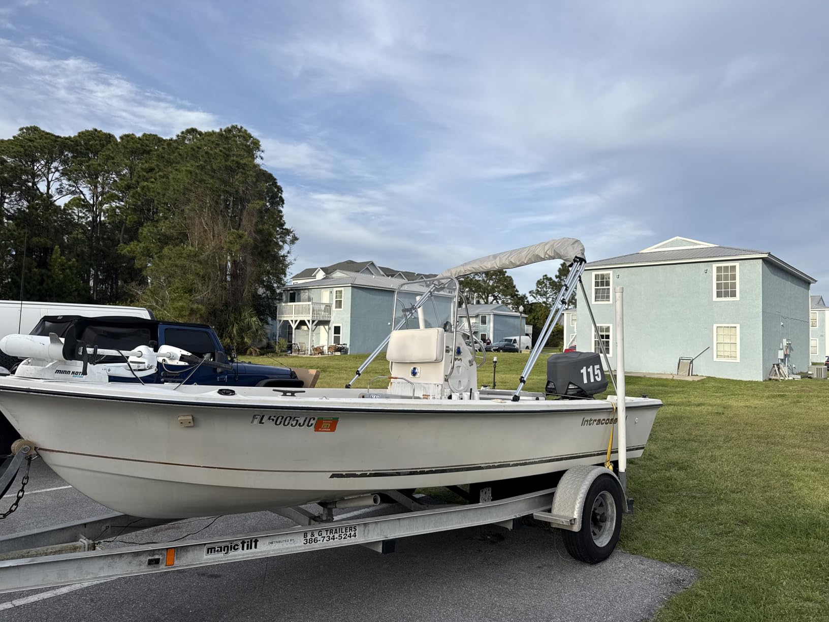 VEVOR 4 Bow Boat Bimini Tops, 600D Polyester Canopy with Aluminum Alloy Frame, Waterproof & Sun Shade Boat Awning Canopy with Storage Bag, 2 Support Poles, 4 Straps, 8'L x 91