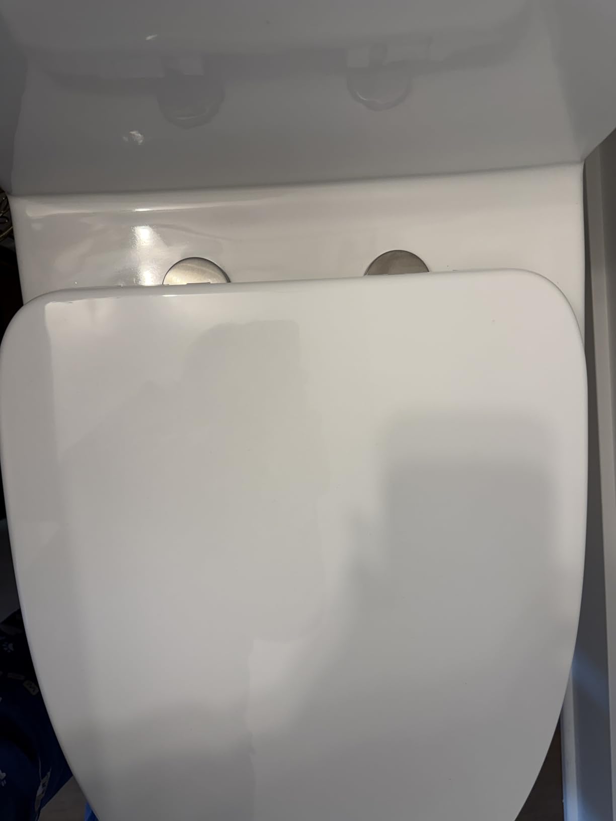 WOODBRIDGE One Piece Toilet with Soft Closing Seat, Chair Height, 1.28 GPF Dual, Water Sensed, 1000 Gram MaP Flushing Score Toilet with Chrome Button, White, B0940-F-C customer photo 2