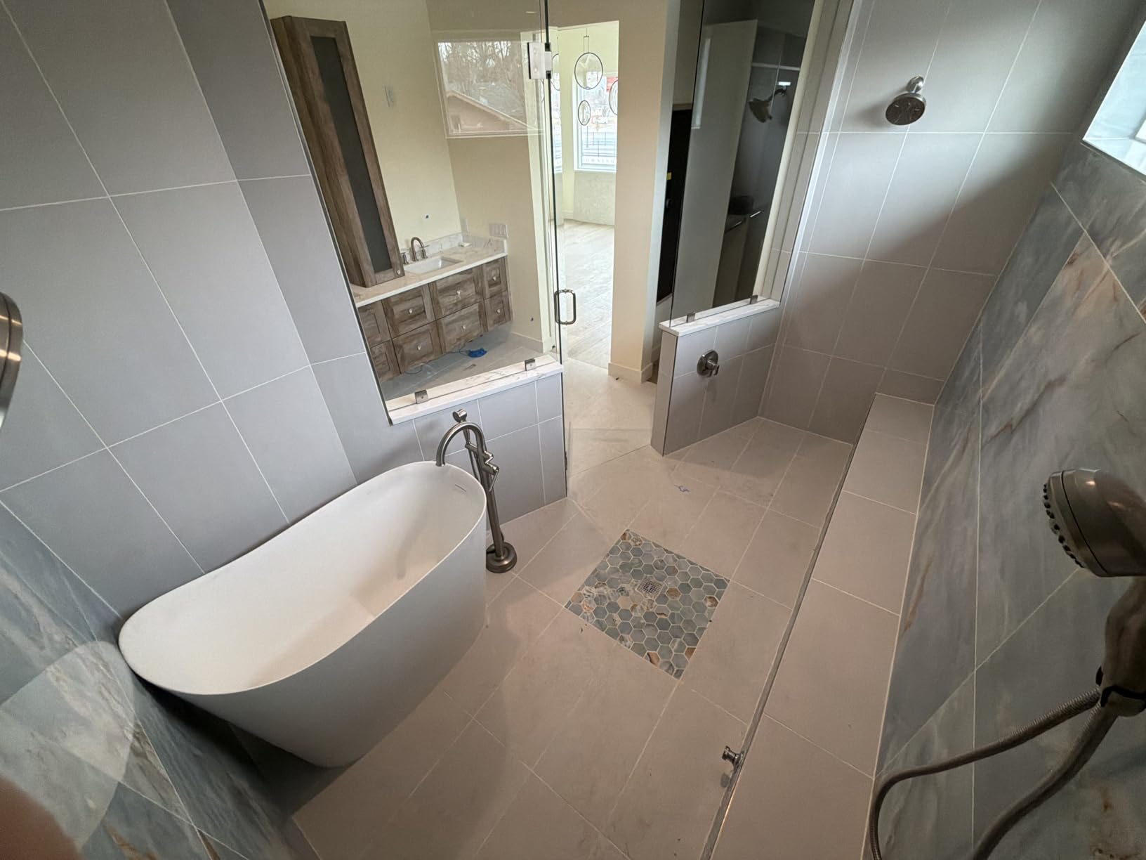 65'' Free Standing Tub, Stone Resin High-Back Bathtub, White, Solid Surface Freestanding Bathtub, Matte Soaking Tub, Stand Alone Tubs with Pop-up Drain and Overflow customer photo 2