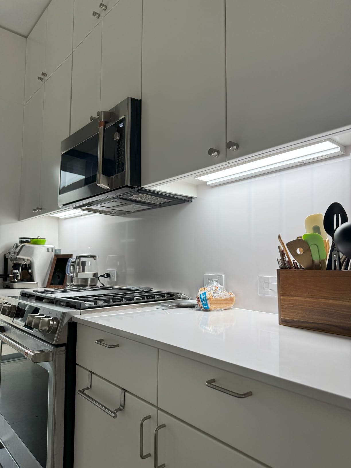 Cync GE Reveal HD+ Smart Undercabinet Light Fixture, 24-in Bar, Color Changing, Wi-Fi, Alexa, Google Home Compatible, Kitchen, White, 1500 Lumen customer photo 1