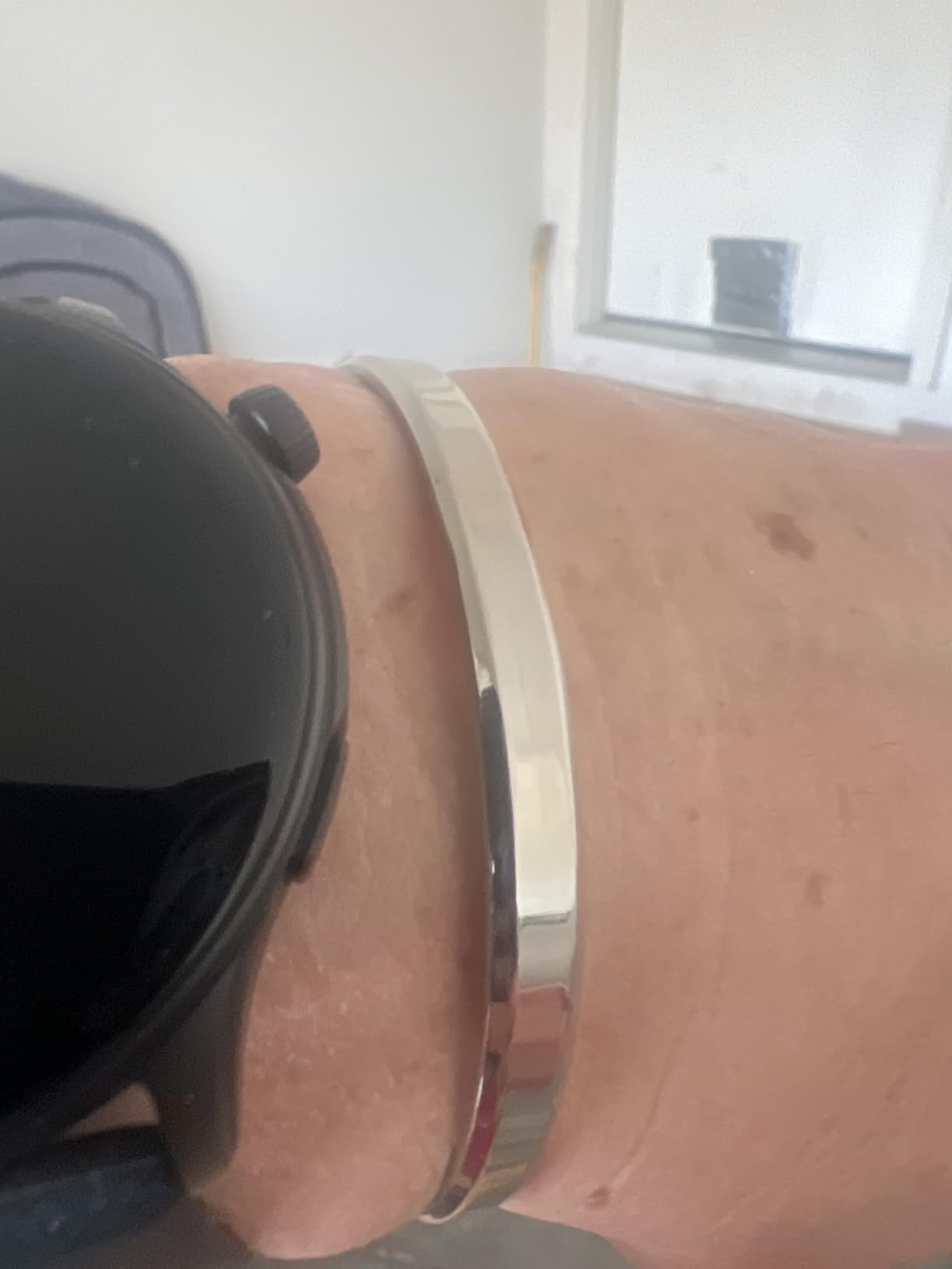 Forge & Foundry Men's Minimalist Titanium Cuff Bracelet | Versatile Unisize Waterproof | Design-Led Artisan Jewelry, from London | Ravick customer photo 1