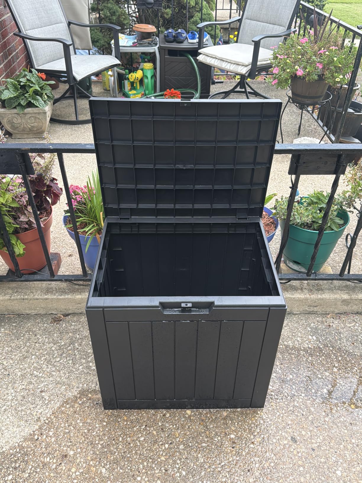 30 Gallon Outdoor Deck Box, Lockable Waterproof Outdoor Storage Boxes For Garden Tools,Indoor Cushions,Accessories Outside Storage Resin Weatherproof Container(Black) customer photo 1