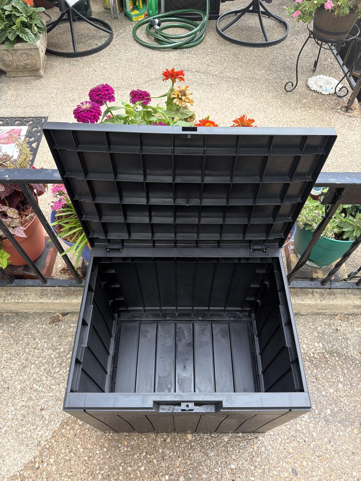 30 Gallon Outdoor Deck Box, Lockable Waterproof Outdoor Storage Boxes For Garden Tools,Indoor Cushions,Accessories Outside Storage Resin Weatherproof Container(Black) customer photo 2