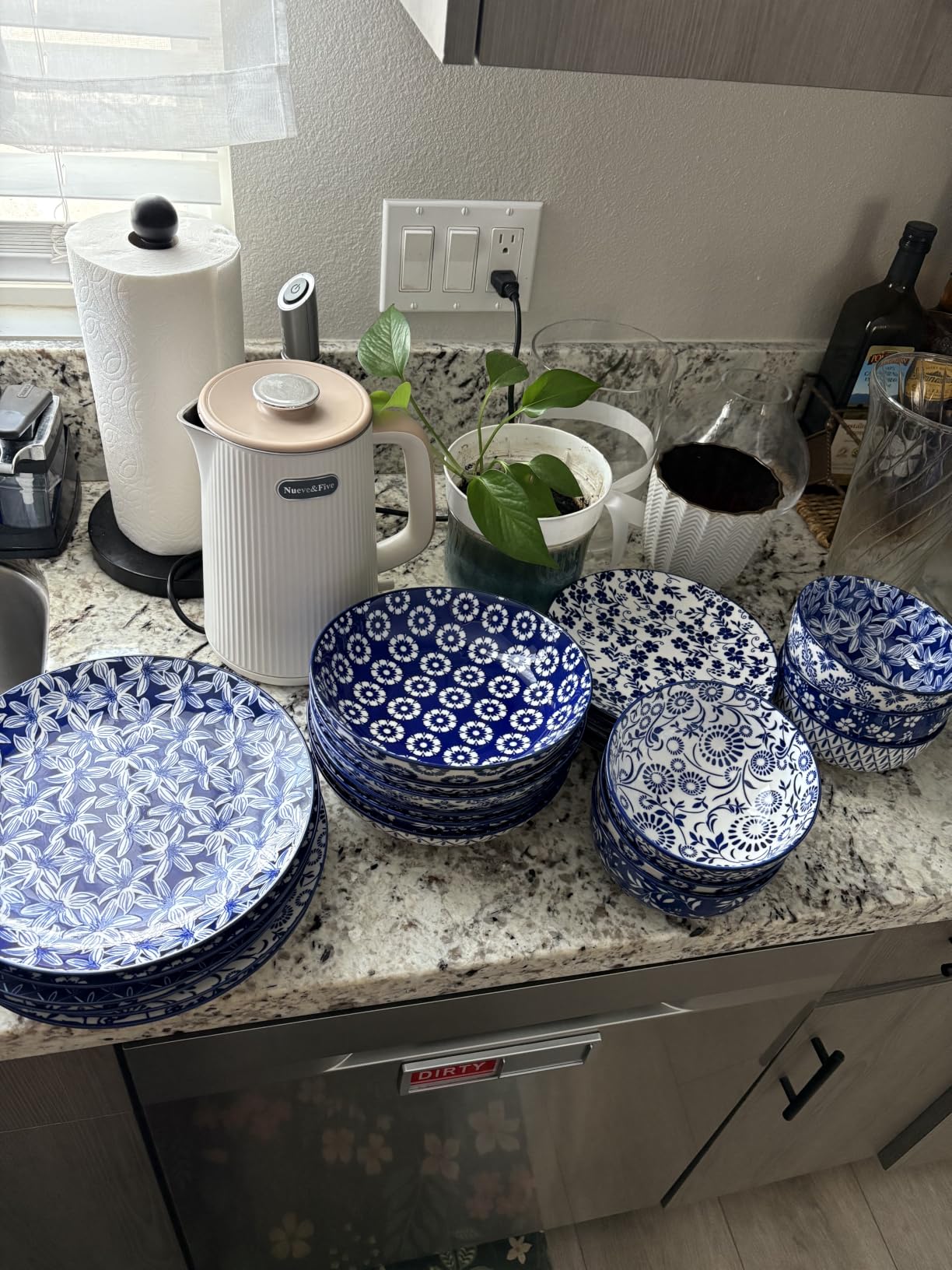 vancasso SELENE Plates and Bowls Set for 6, 18 Pieces Dinnerware Sets, Microwave and Dishwasher Safe Dishes Set, Porcelain Blue Dinnerware customer photo 2