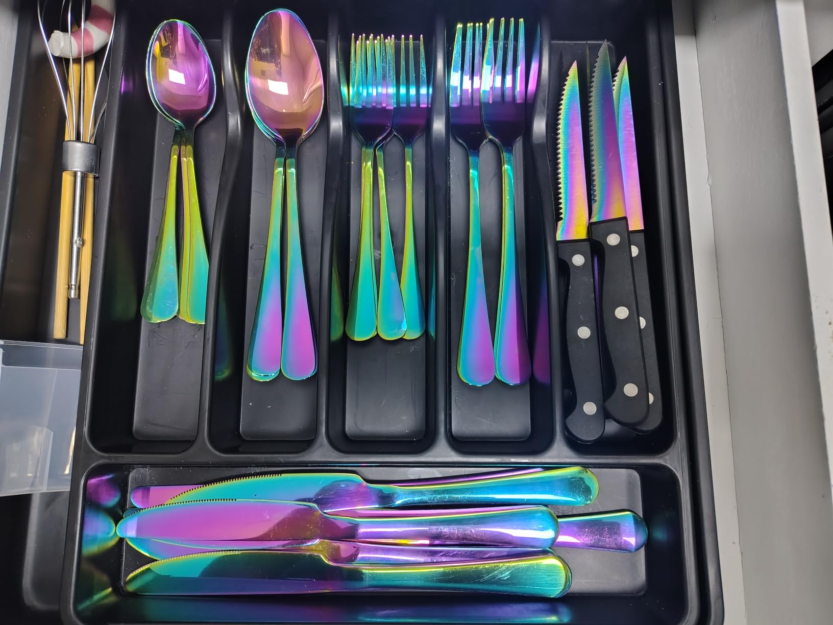 PHILIPALA 20 Piece Gold Silverware Set, Stainless Steel Flatware Set for 4 Food Grade Novelty Flatware Cutlery Utensil Set Include Knife Fork Spoon Mirror Polished Dishwasher Safe customer photo 1
