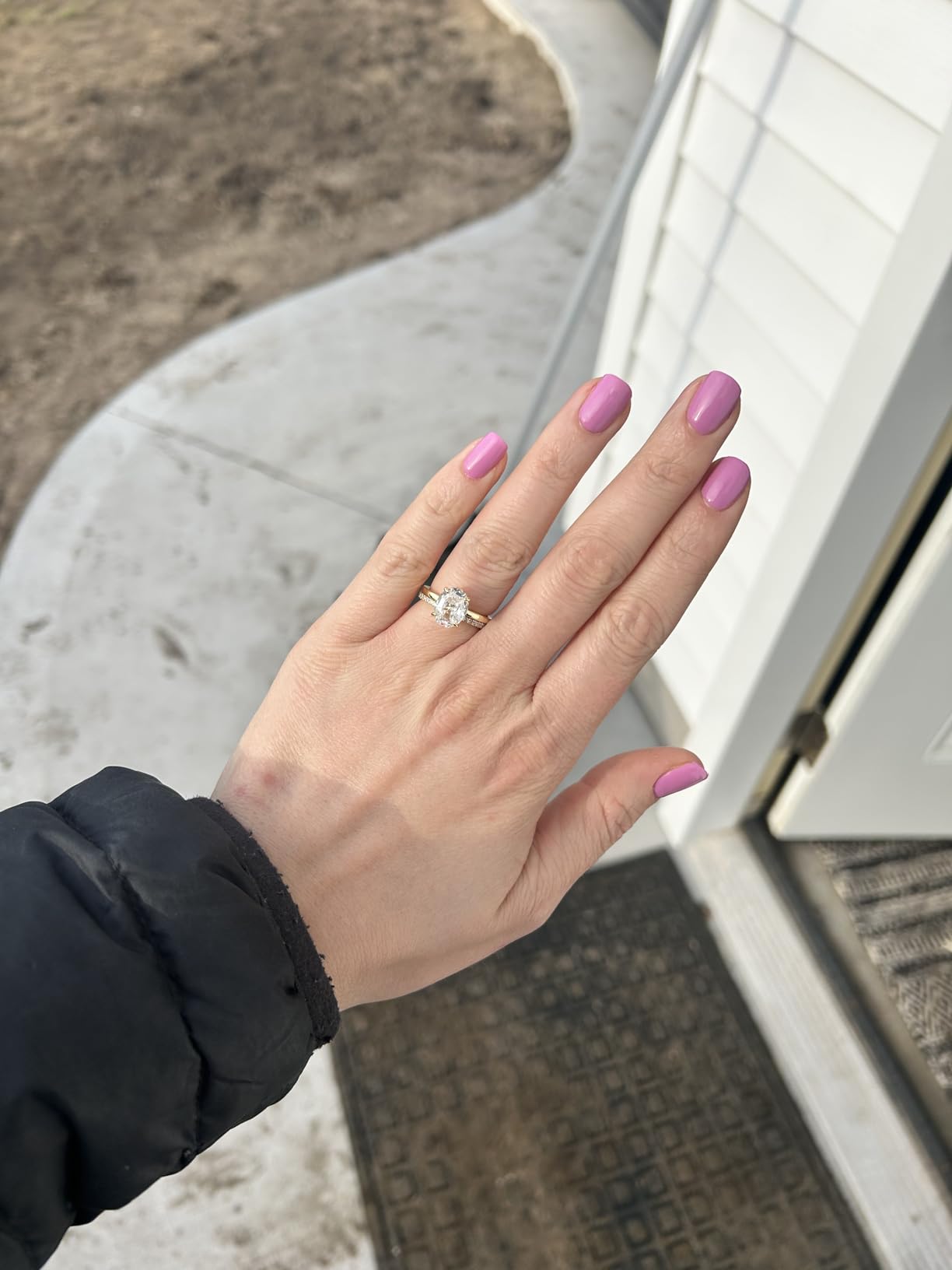 PAVOI 14K Gold Plated Oval Engagement Ring for Women - Hidden Halo 2.5CT Cubic Zirconia Promise Ring - Wedding Band customer photo 1