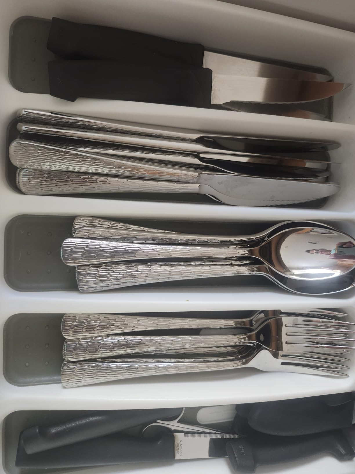 KINGSTONE Gold Hammered Silverware Set, Flatware Set with Serving Utensils, 18/10 Stainless Steel Premium Cutlery with Unique Ripple Handles Design Mirror Polished - Dishwasher Safe (65-Piece) customer photo 2