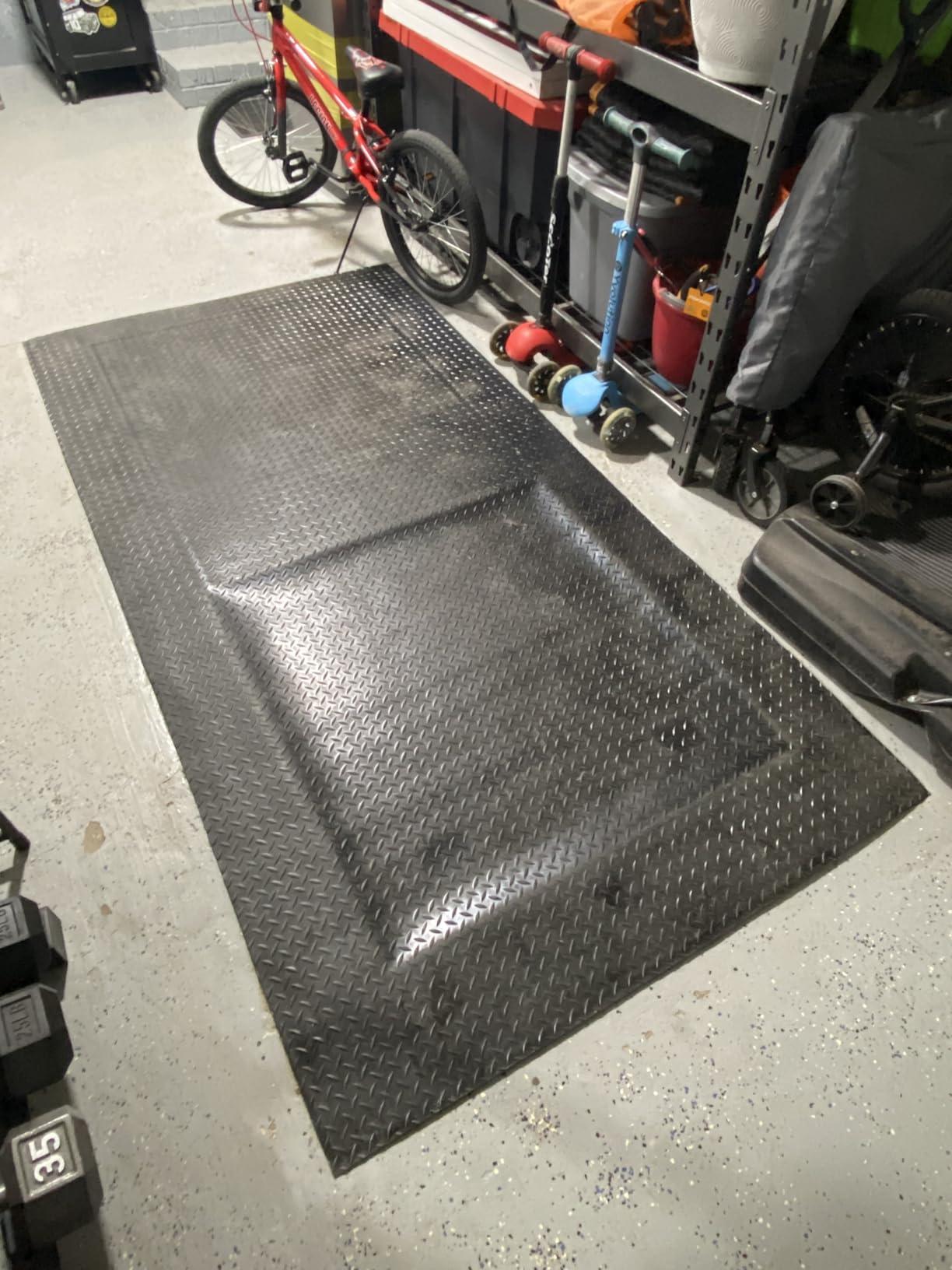 VEVOR Rubber Flooring Roll, 4 x 15 ft SBR Diamond-Plate Rubber Mat, 3mm Thickened, Easy to Clean, Customizable Size, Non-Slip Floor Protector Mat for Under Cars, Garage, Warehouse, Industry Gym, Black customer photo 2