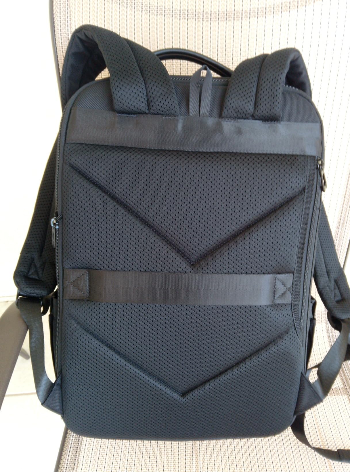 CROSSGEAR Full-Grain Genuine Leather Laptop Backpack, Slim Lightweight Backpack for Men, Charging Port, Fits 15.6 inch Laptop, Water Resistant, Business Computer Backpack customer photo 2