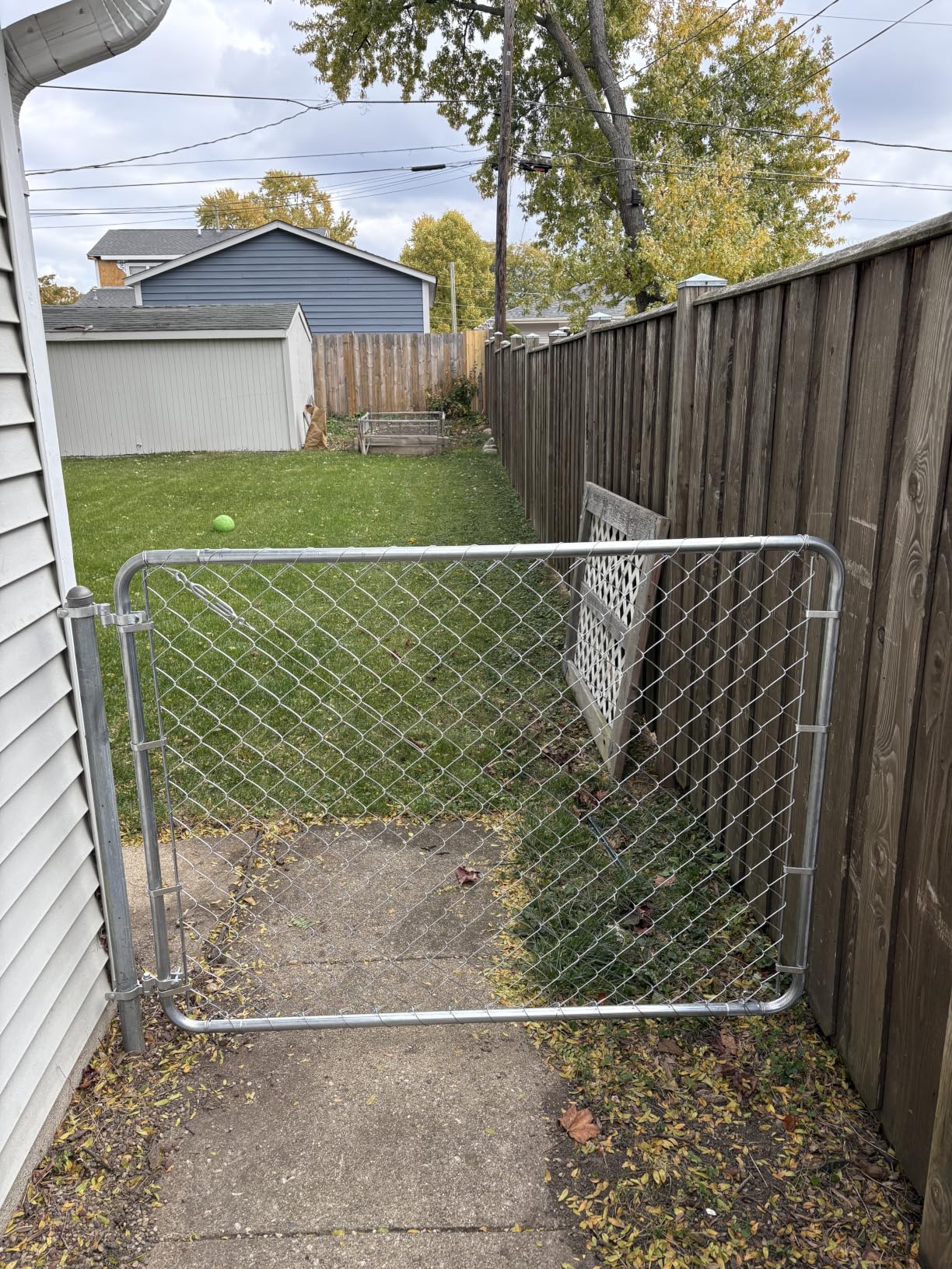 VEVOR Chain Link Fence Gate, 32 x 46 in, Adjustable Chain Link Fence Panel, Fit 2-4 ft (W) x 4 ft (H) Garden Fence Gate Opening, Rust-Resistant Galvanized Fencing Gate for Farm Posts Not Included customer photo 1