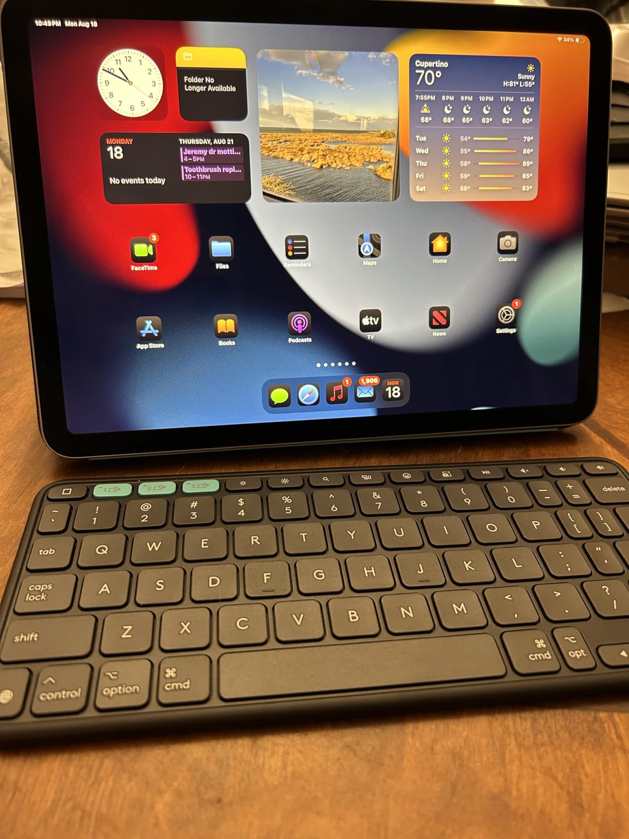 Logitech Flip Folio, Keyboard Case for iPad Pro 11-inch (M4 & M5) & iPad Air 11-inch (M2, M3 & M4)(5th Gen) - Protective & Stowable Bluetooth Keyboard Case, Multi-Device - Midnight Black customer photo 2