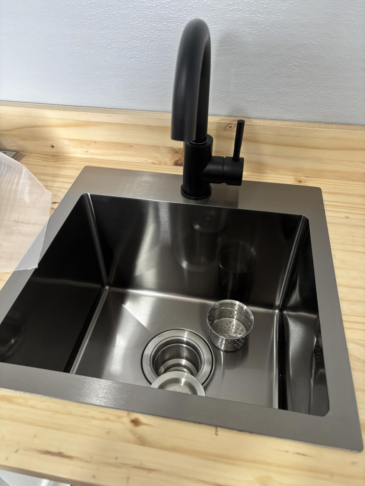 VAPSINT 33 Inch Black Farmhouse Kitchen Sink, 33x20x9 Inches Stainless Steel Undermount 16 Gauge Deep Single Bowl Apron Front Workstation Ledge Farm Sink with Accessories customer photo 1