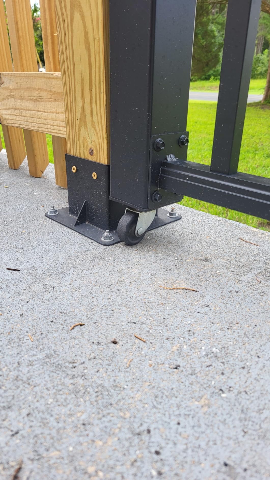 Egadis 36in x 4ft Aluminum Deck Gate Kit, ASTM E985 Certified, Black | Cuttable Outdoor Gate with Premium Latch & Auto-Closing Hinge customer photo 1