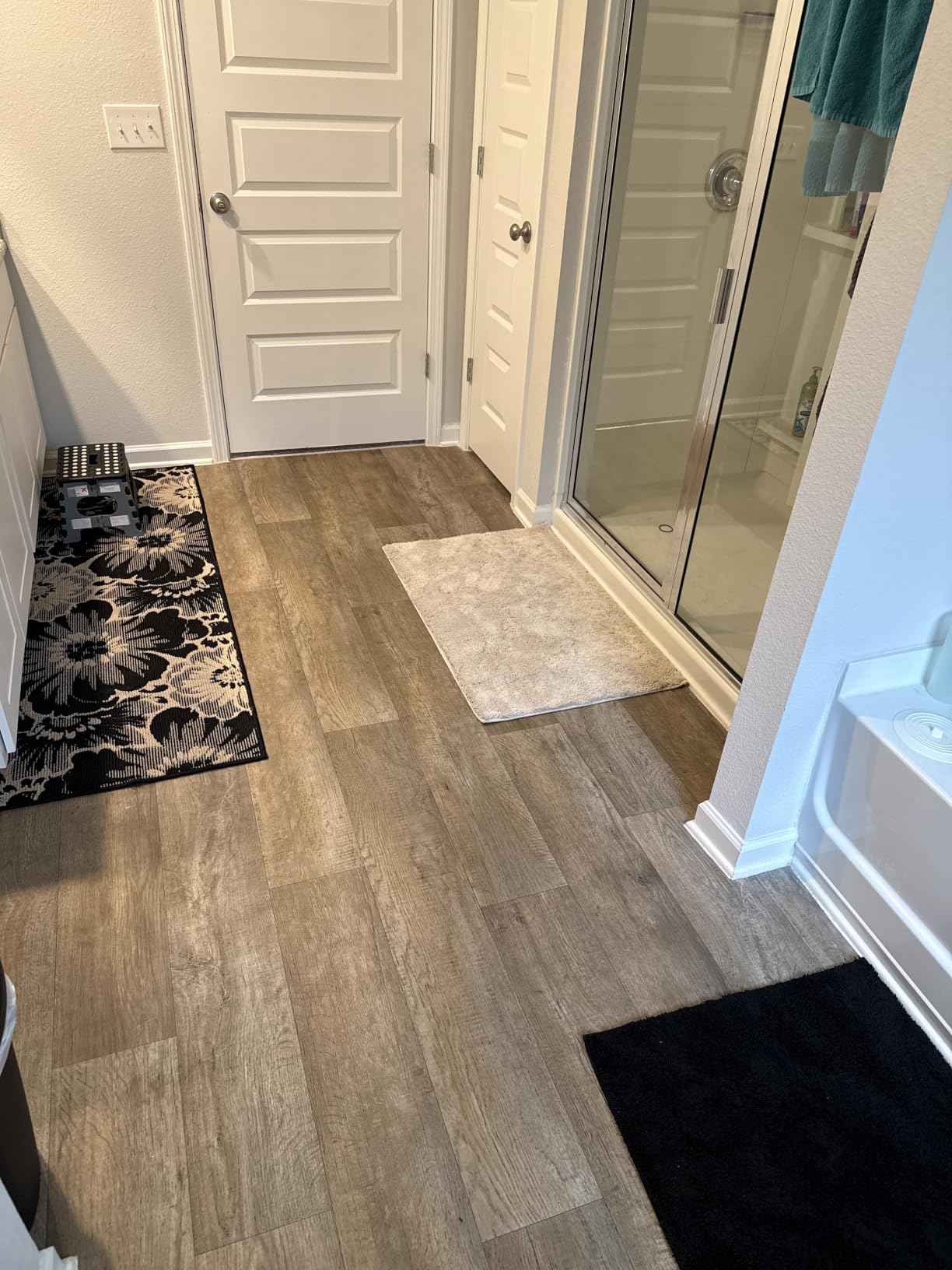 Findosom Hallway Runner Rug 2x8, Non Slip High-Low Textured Floral Washable Runner Rug with Rubber Backing, Boho Carpet Runner for Kitchen, Entryway, Bedroom, Laundry, Black & Beige customer photo 2