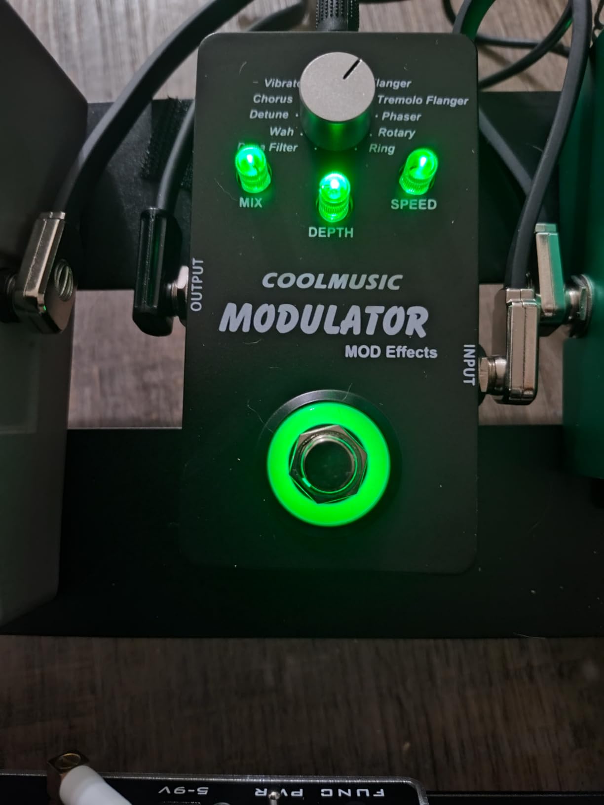 COOLMUSIC A-ME01 Modulator Multi Effects Pedal with 11 Modes Dyna Filter Wah Chorus Tremolo Flanger Phaser Rotary Ring customer photo 2