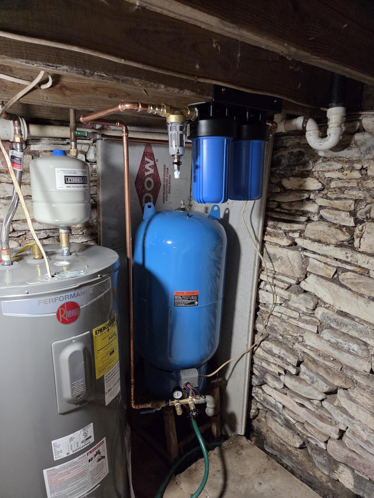 VEVOR 30-Gallon Vertical Well Pressure Tank, Pre-Charged Pressurized Water Tank for Well Pumps, Heavy-Duty Carbon Steel Water Storage Container for Home, School, Farm & Irrigation Systems customer photo 1