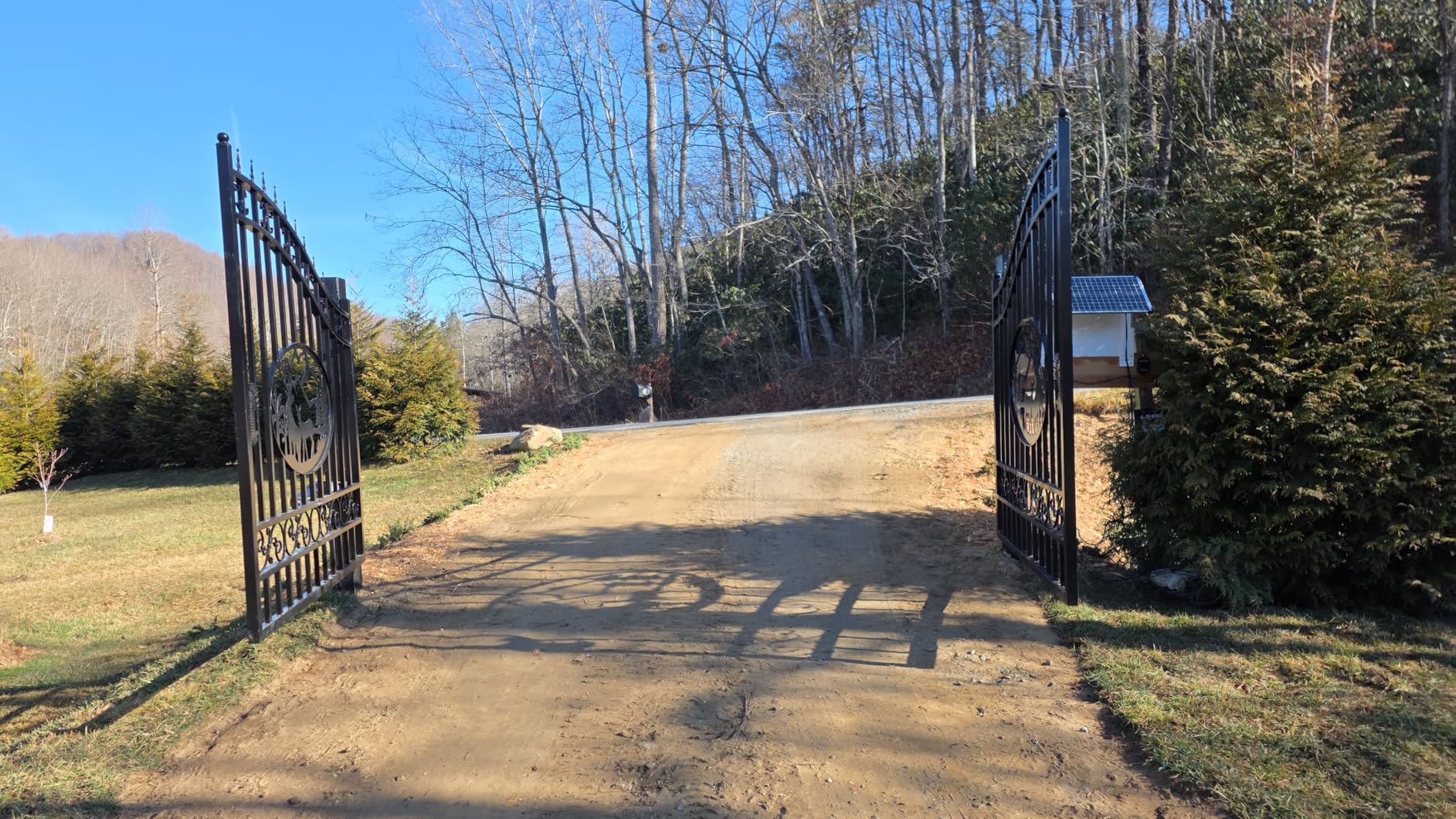 Chery Industrial 14x8 ft Steel Dual Swing Driveway Gate Ornamental Scrollwork Powder-Coated Galvanized Privacy Gate for Yard Patio and Commercial Property customer photo 2